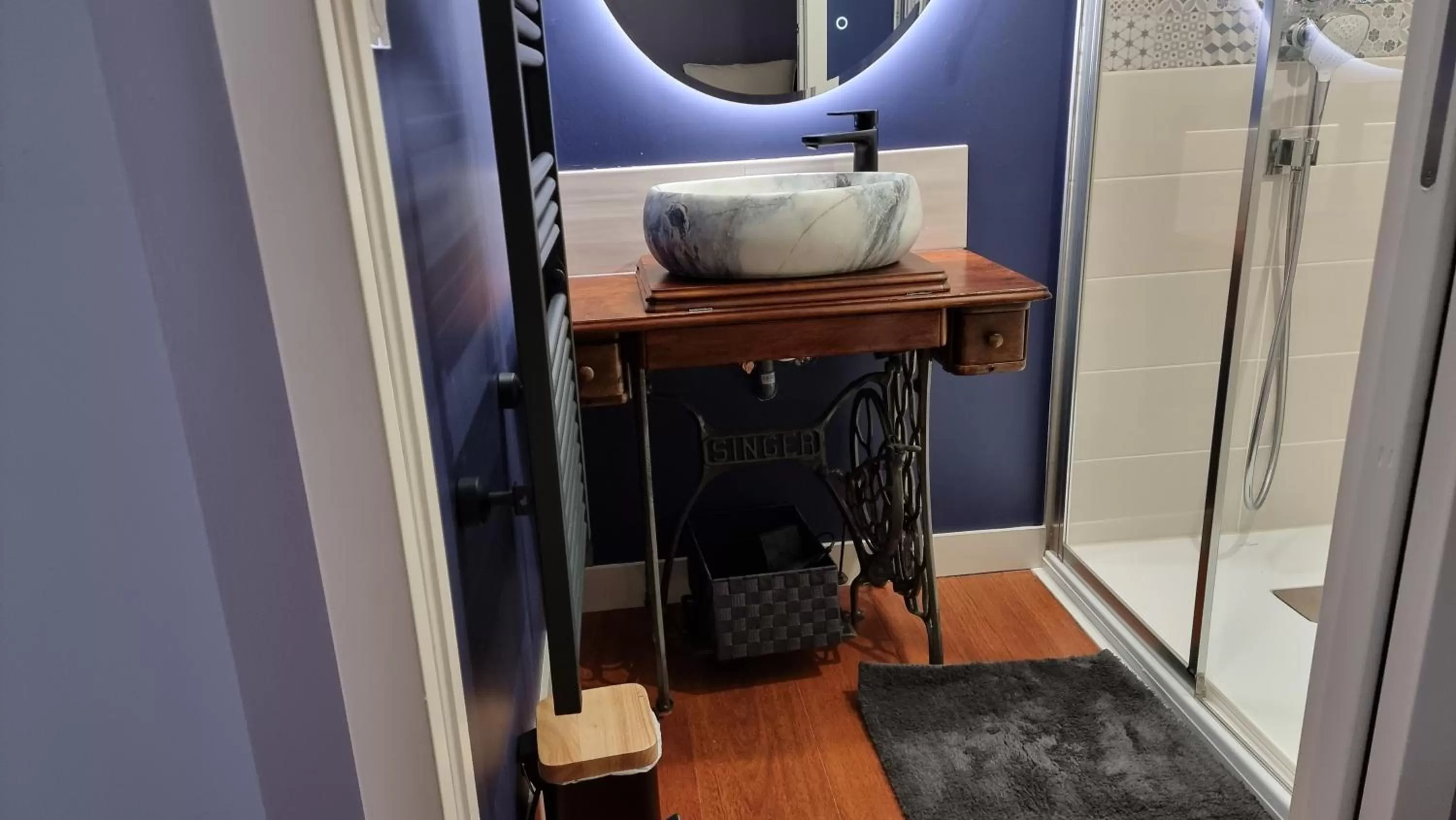 Shower in Le Manoir de Menglieu