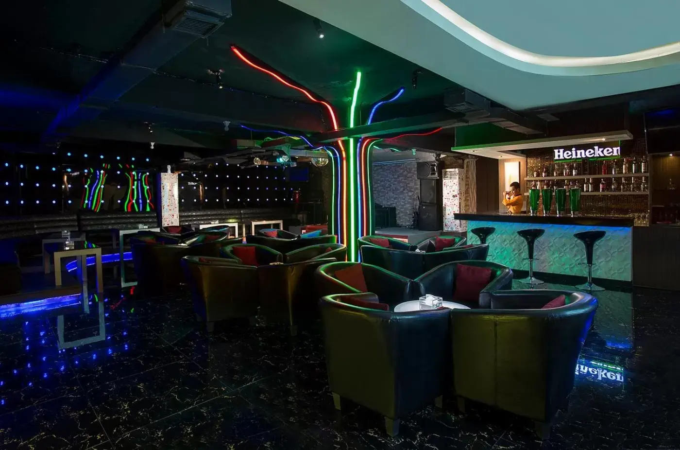 Nightclub / DJ, Lounge/Bar in Swiss-Belhotel Silae Palu