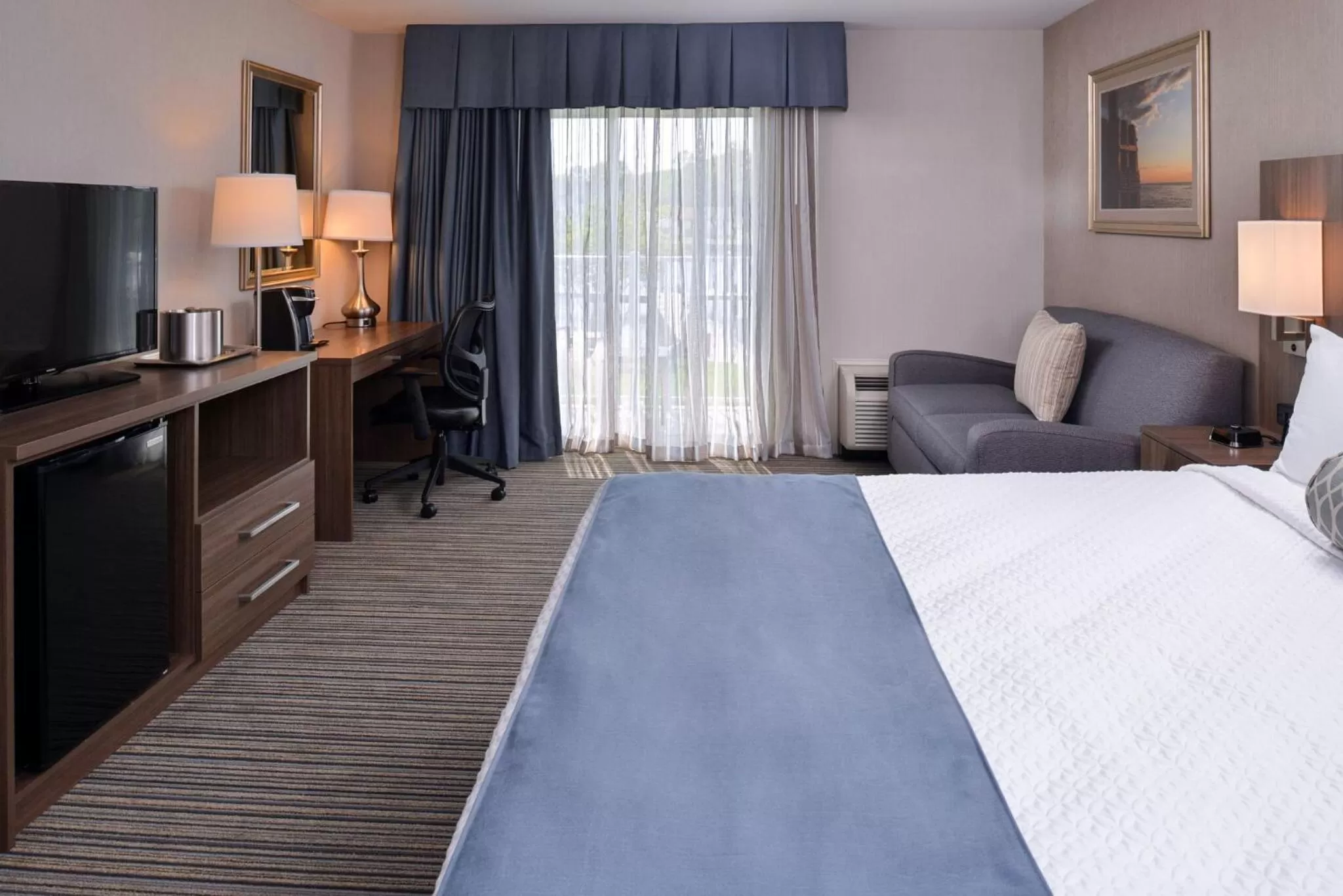 Sea view, Bed in Anchored Inn at Hidden Harbor