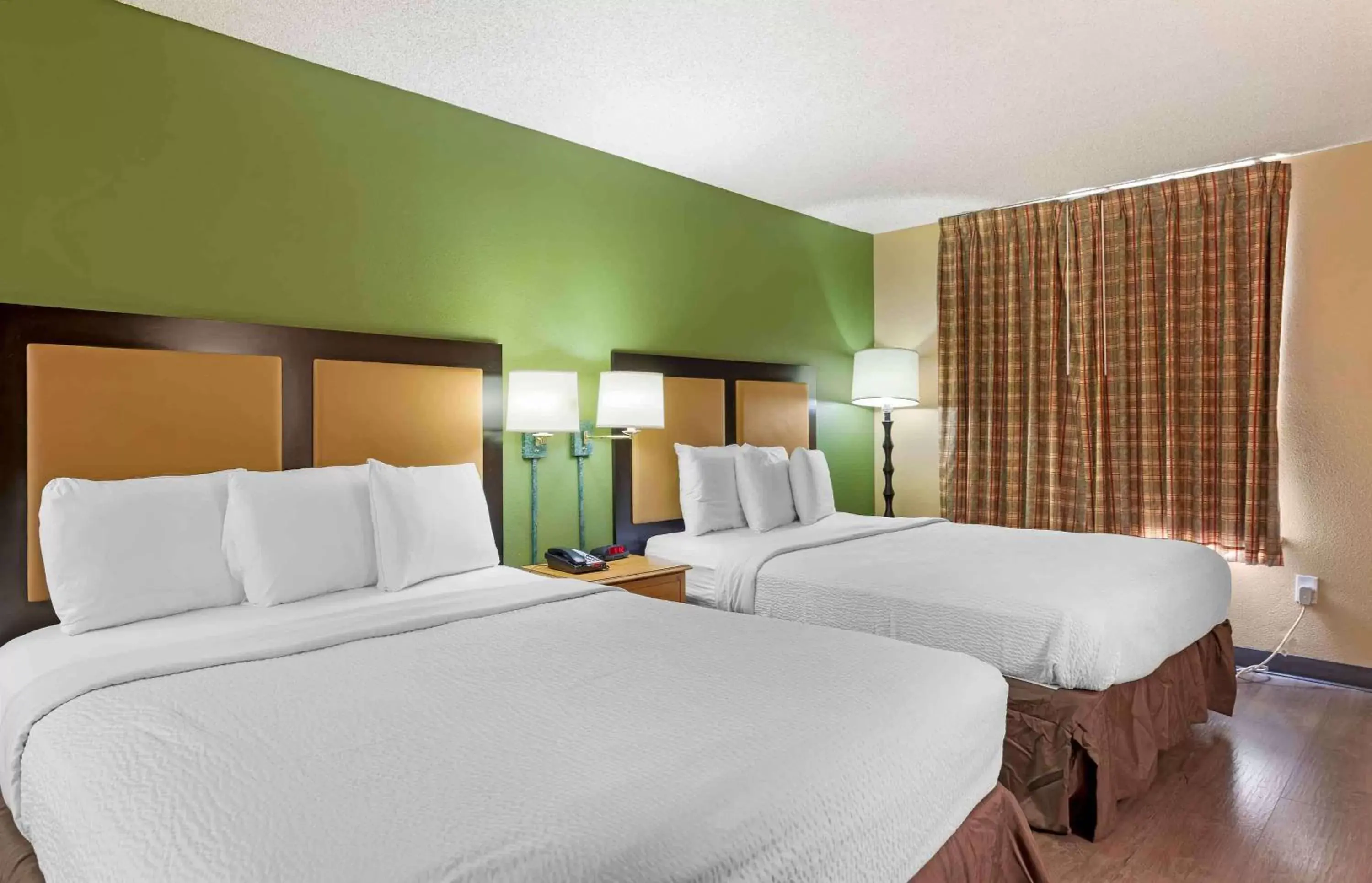 Bedroom, Bed in Extended Stay America Suites - Orange County - Irvine Spectrum