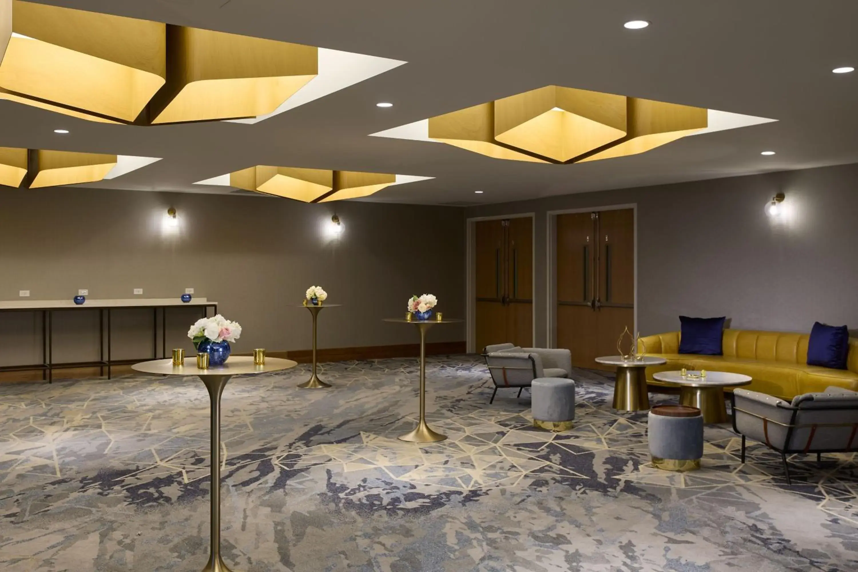 Meeting/conference room, Lobby/Reception in The Westin Raleigh-Durham Airport