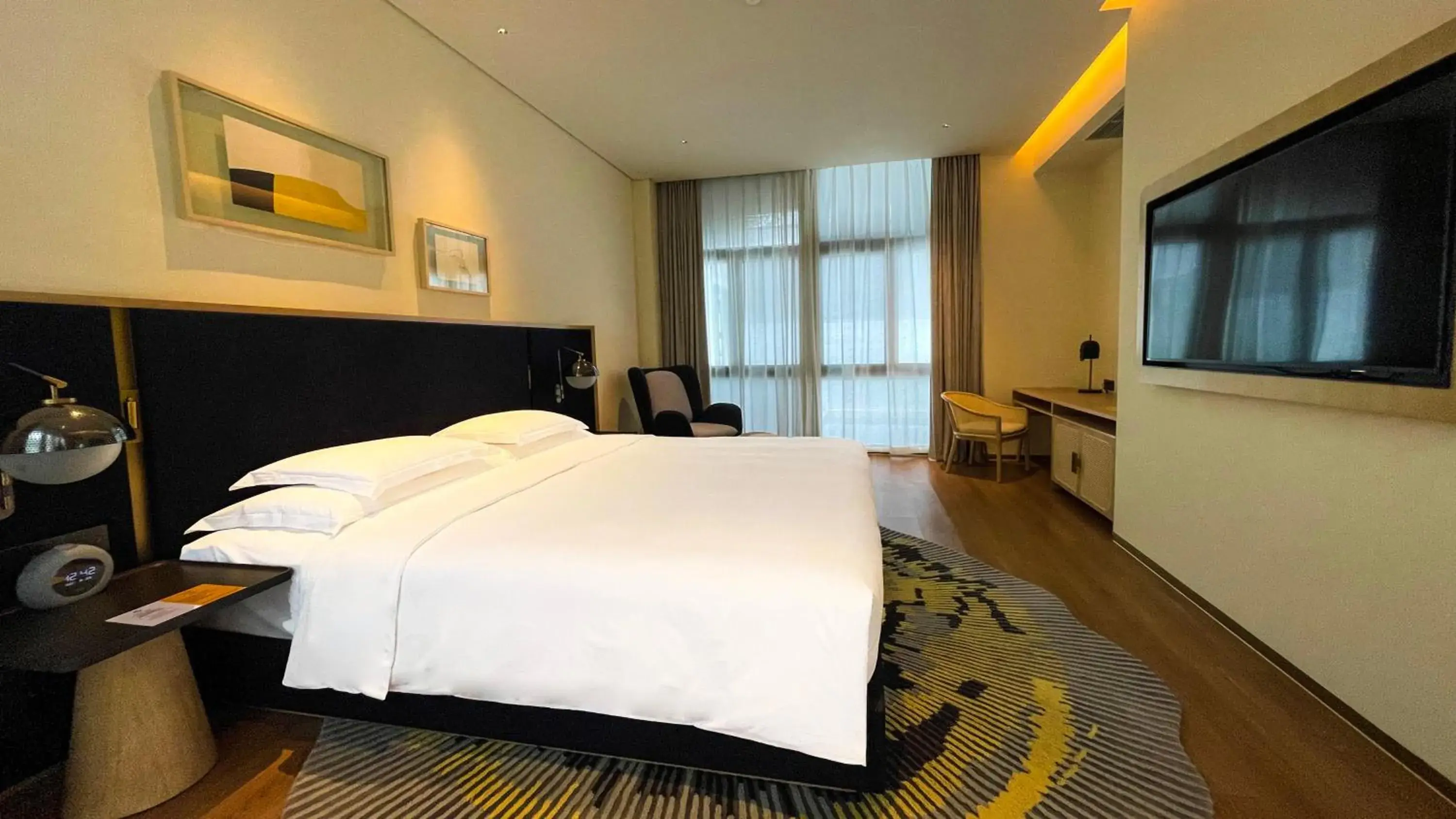 Photo of the whole room, Bed in voco Nanjing Garden Expo, an IHG Hotel