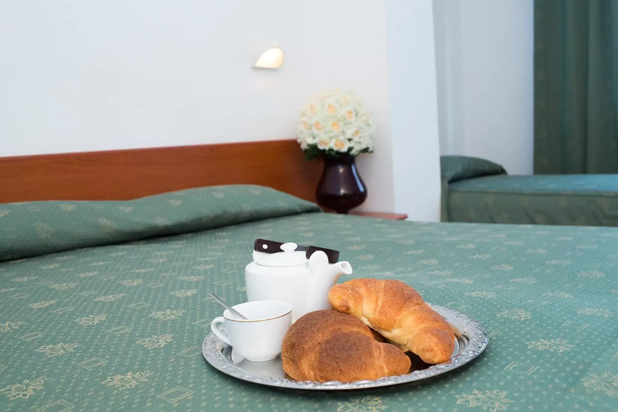 Coffee/tea facilities, Bed in Albergo Villa Marchese