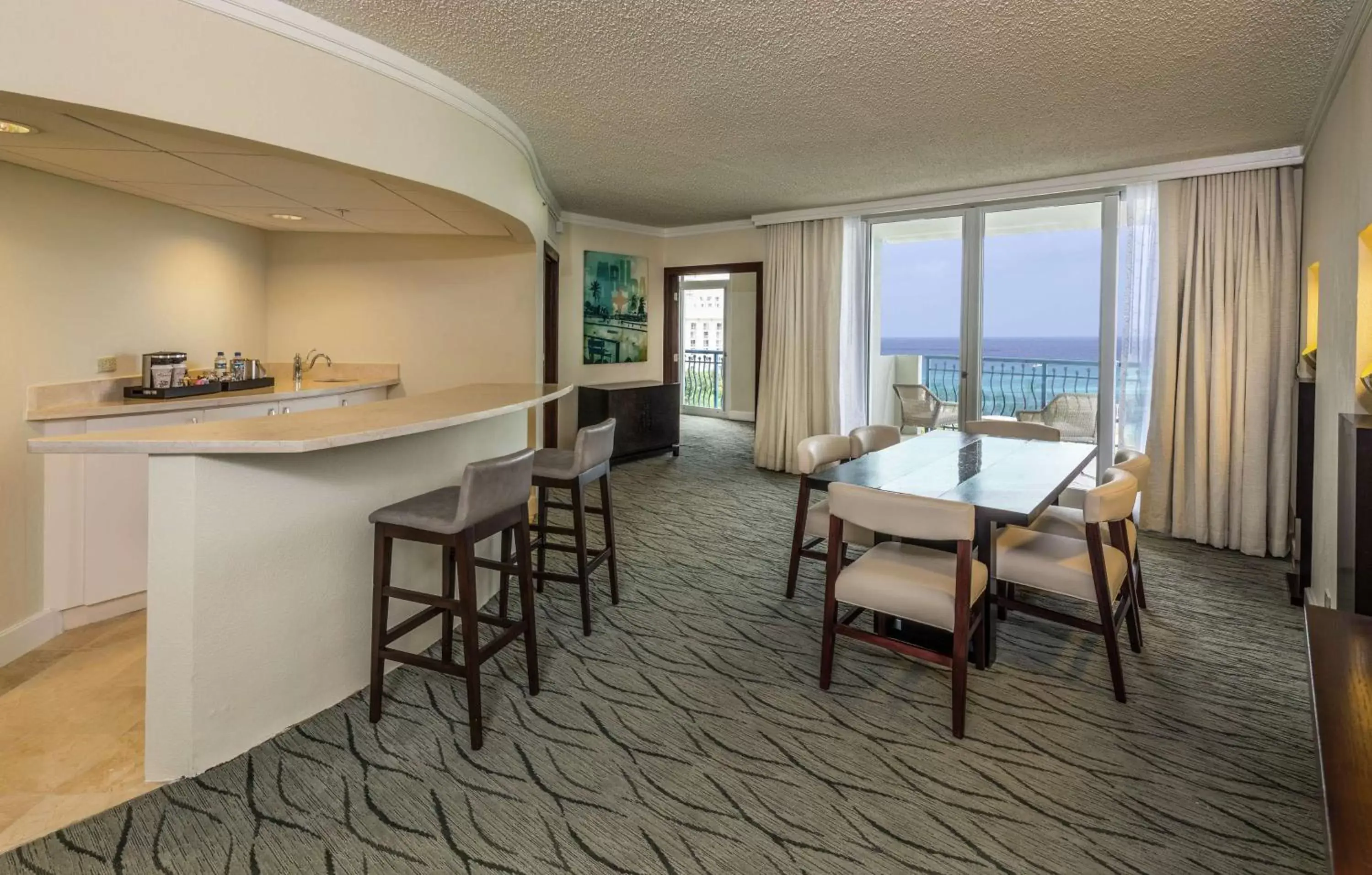 Kitchen or kitchenette, Dining Area in Hilton Aruba Caribbean Resort & Casino