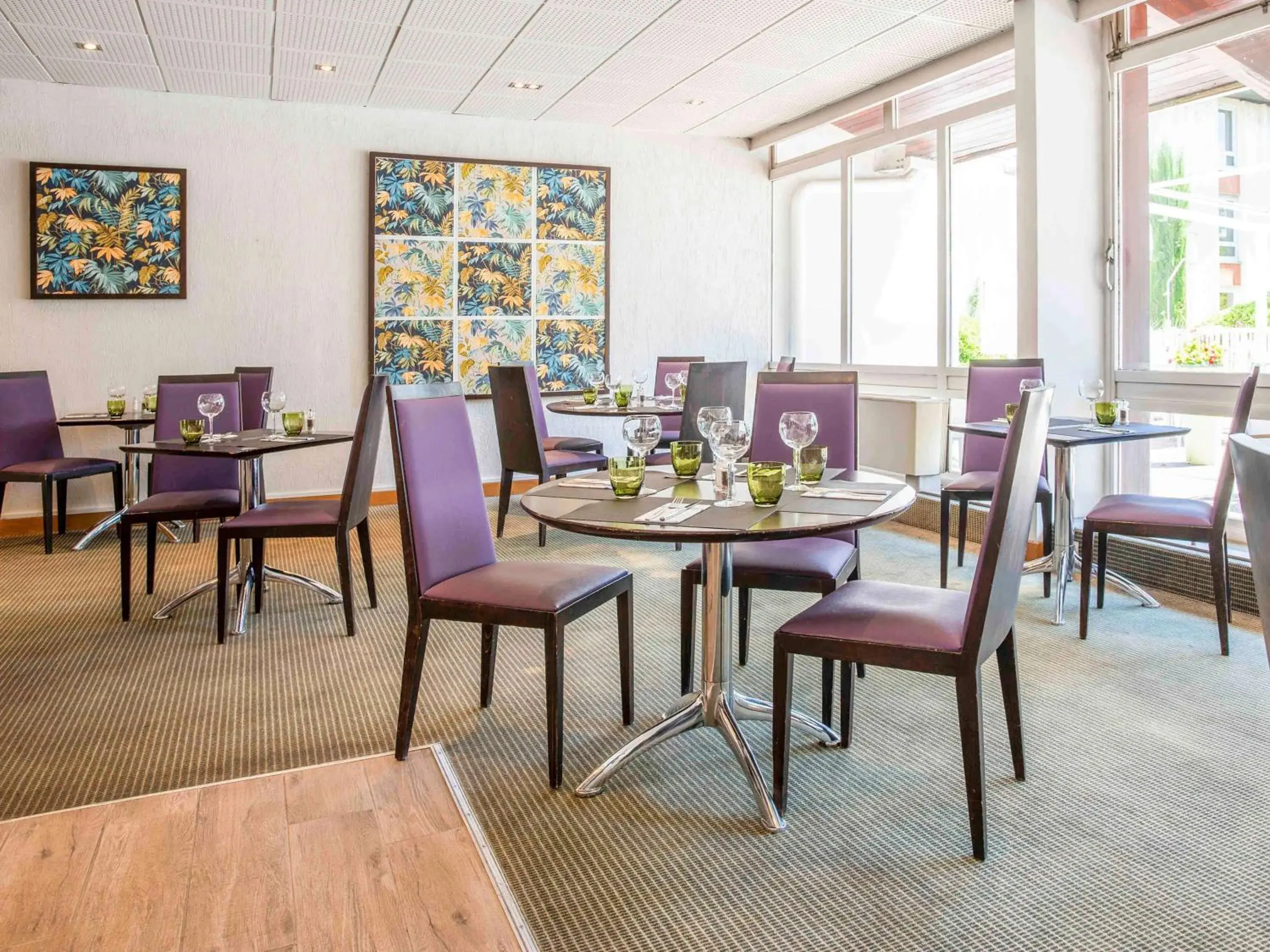 Property building, Restaurant/Places to Eat in Novotel Aix-en-Provence Beaumanoir