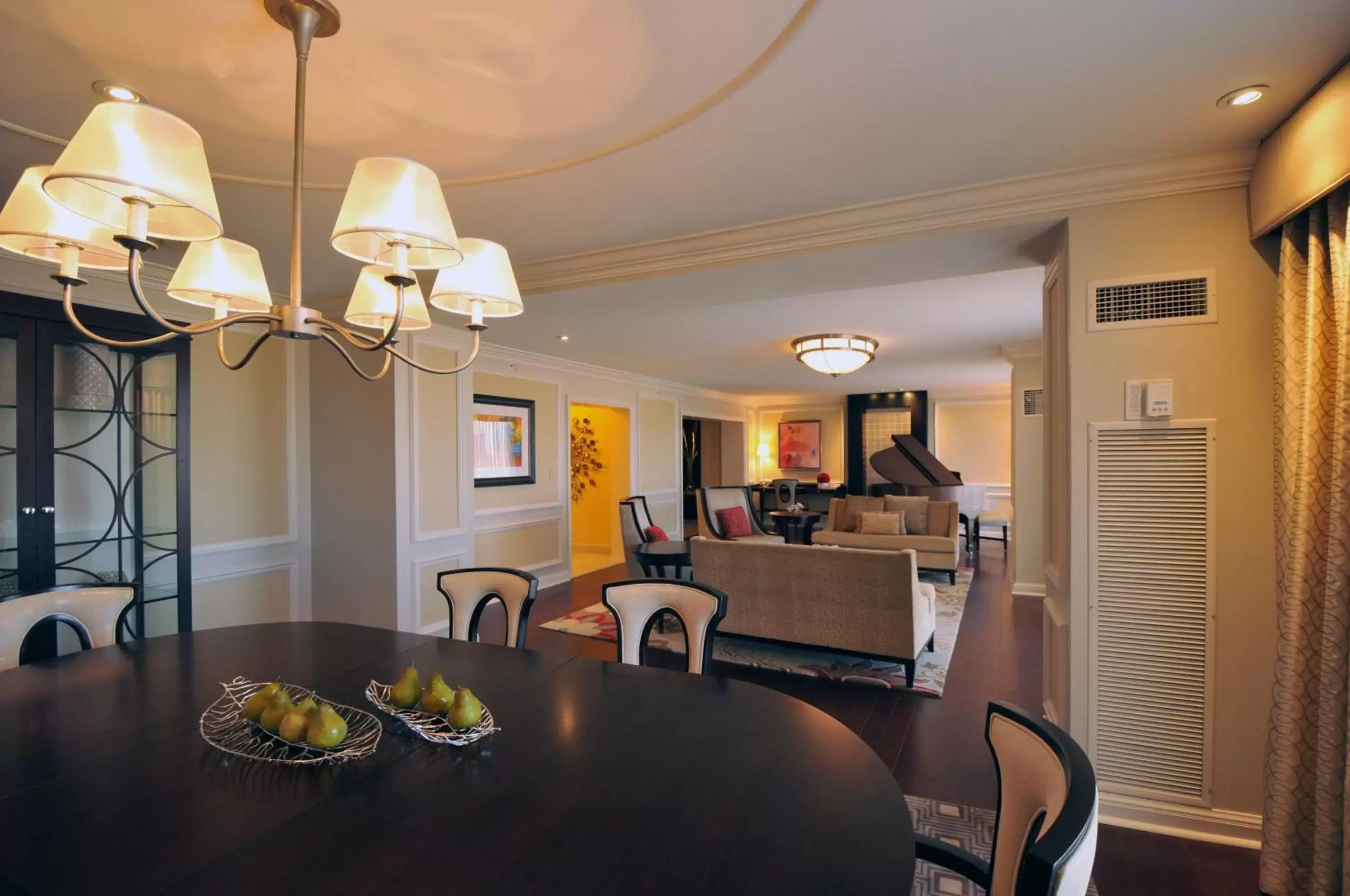 Bedroom in InterContinental Kansas City at the Plaza, an IHG Hotel