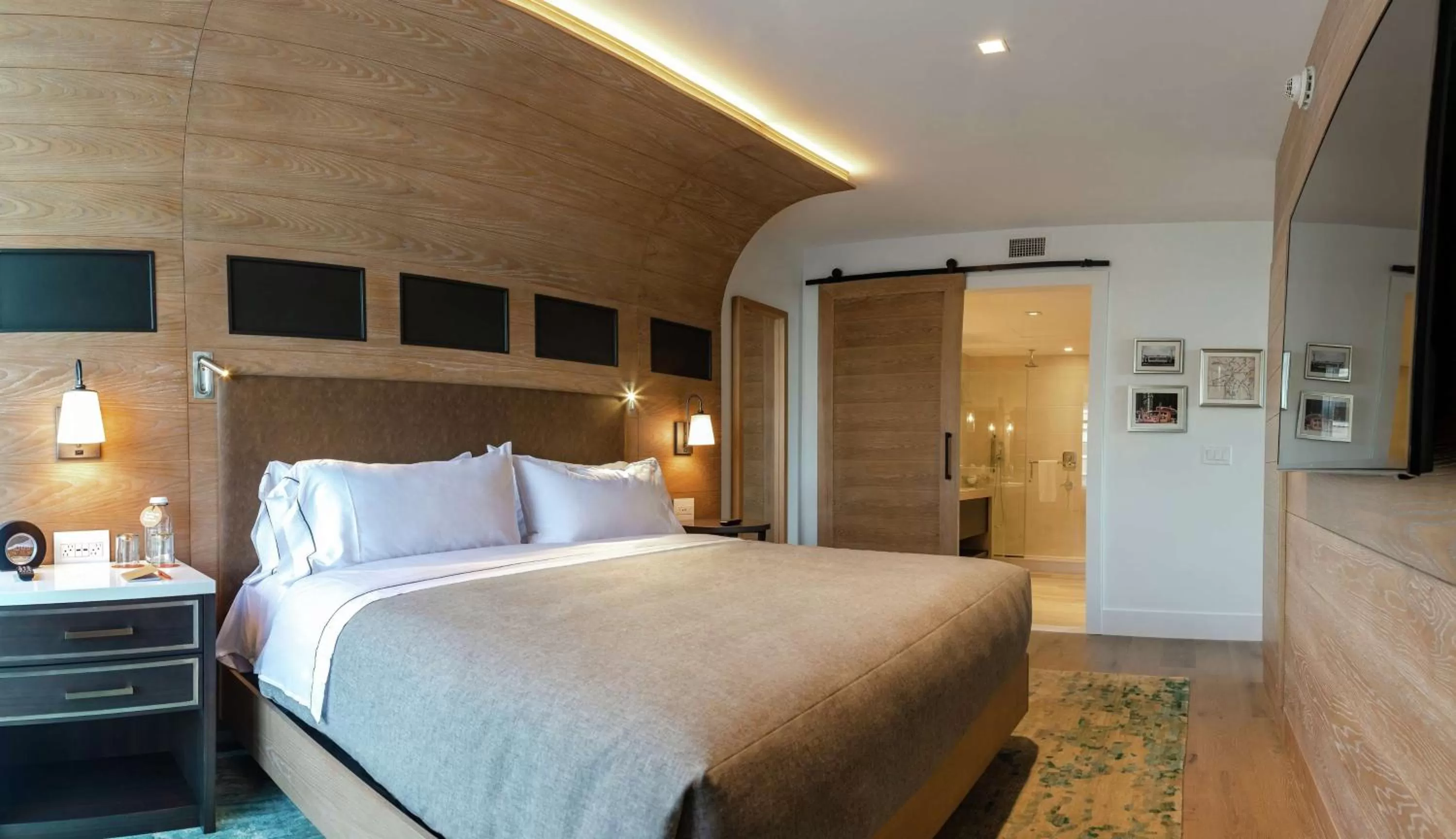 Bed in Canopy By Hilton Dallas Uptown