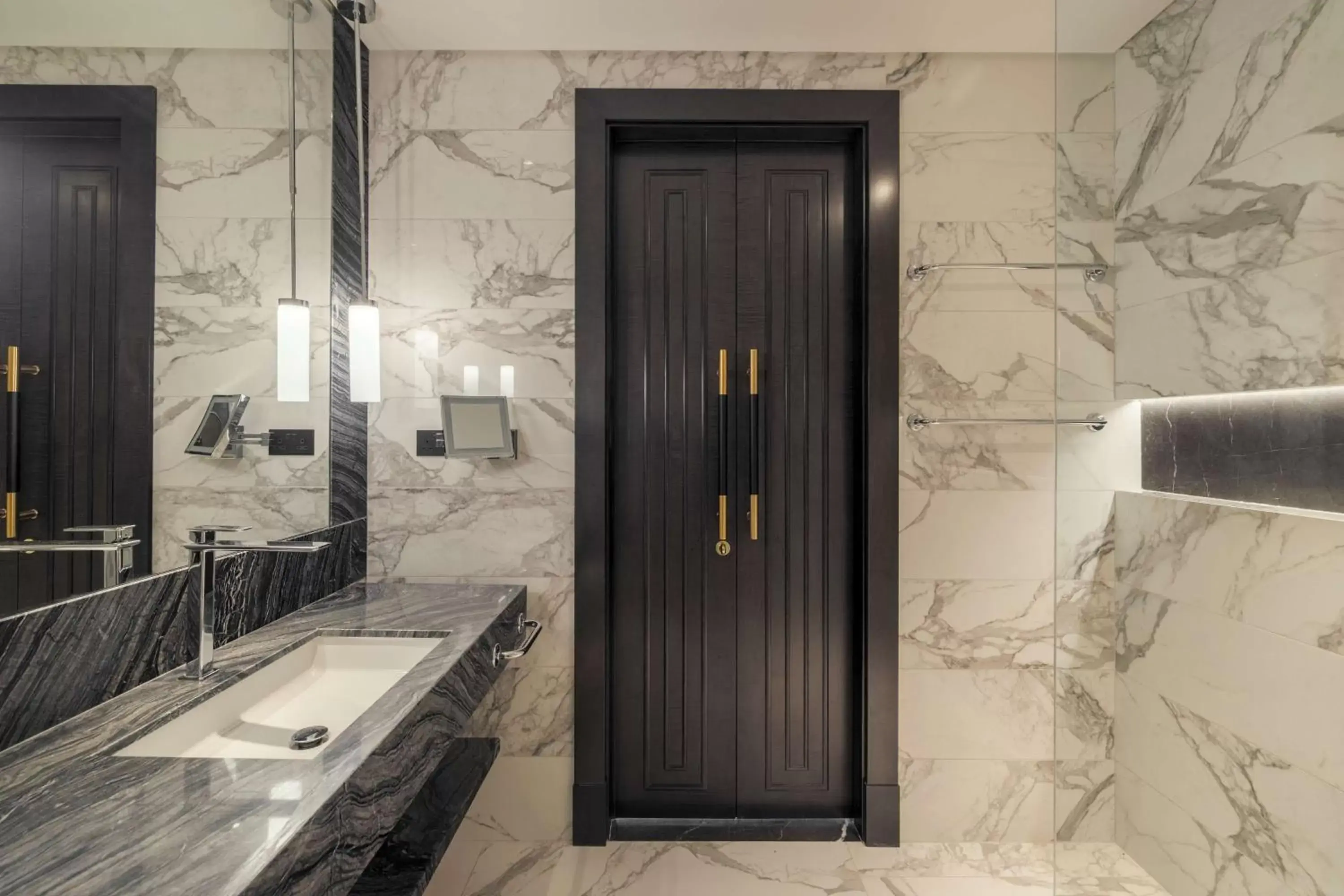 Bathroom in Mansard Riyadh, a Radisson Collection Hotel