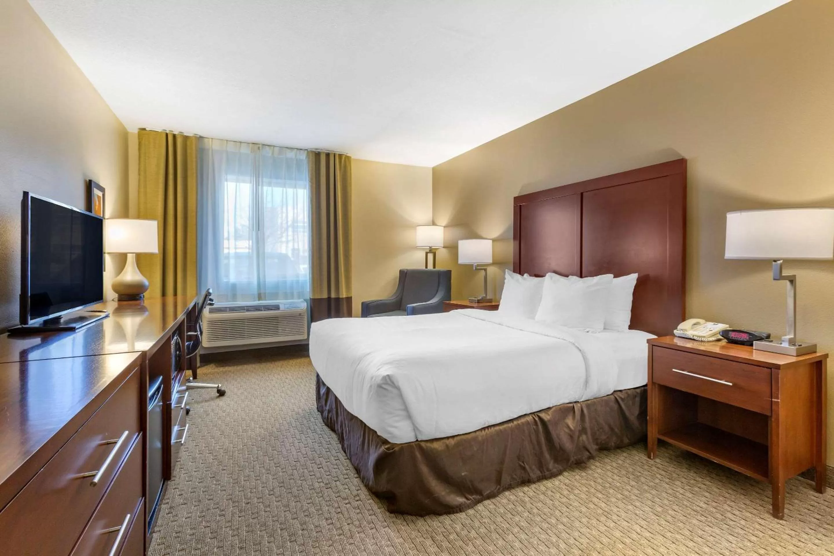 Queen Room - Disability Access/Non-Smoking in Wingate by Wyndham Los Alamos