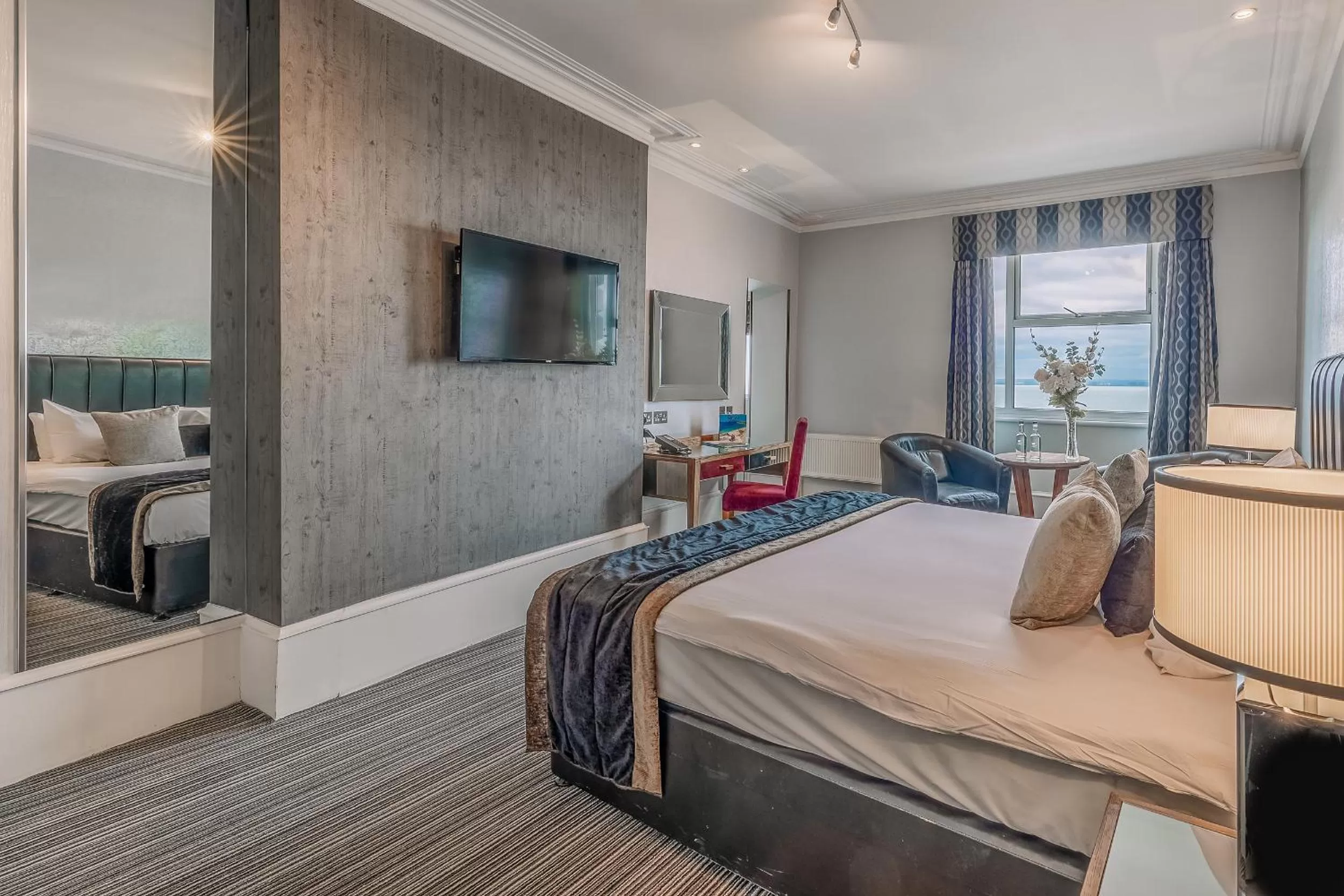 Bedroom, Bed in Muthu Westcliff Hotel (Near London Southend Airport)