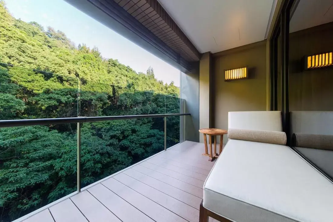Balcony/Terrace, Bed in Grand View Resort Beitou Balcony/Terrace, Bed in Grand View Resort Beitou