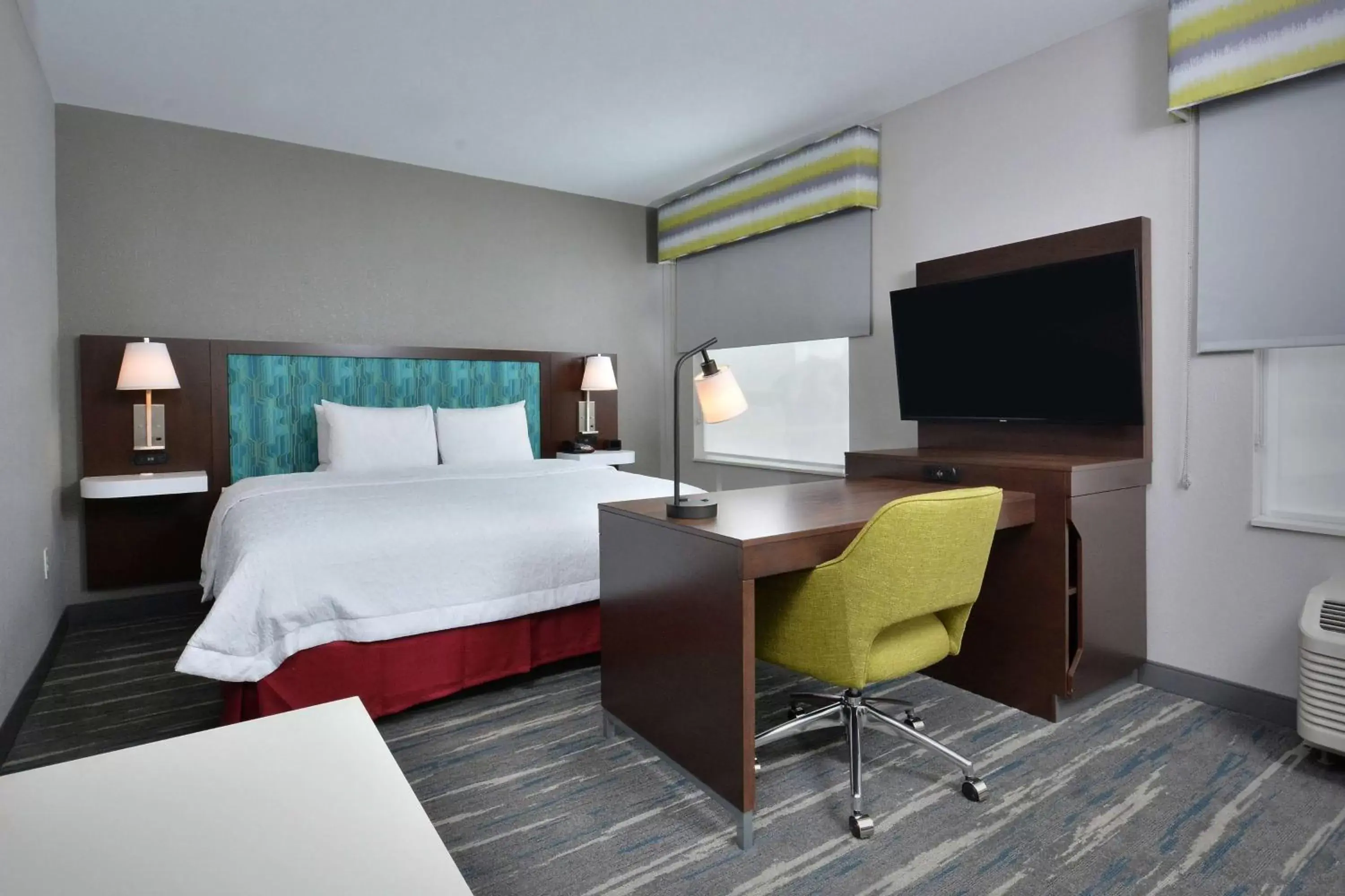 Bedroom, TV/Entertainment Center in Hampton Inn & Suites Charlotte North I 485