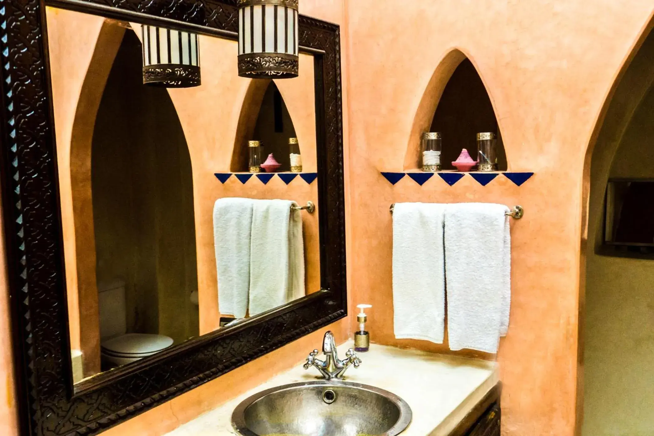 Decorative detail, Bathroom in Riad 58 Blu