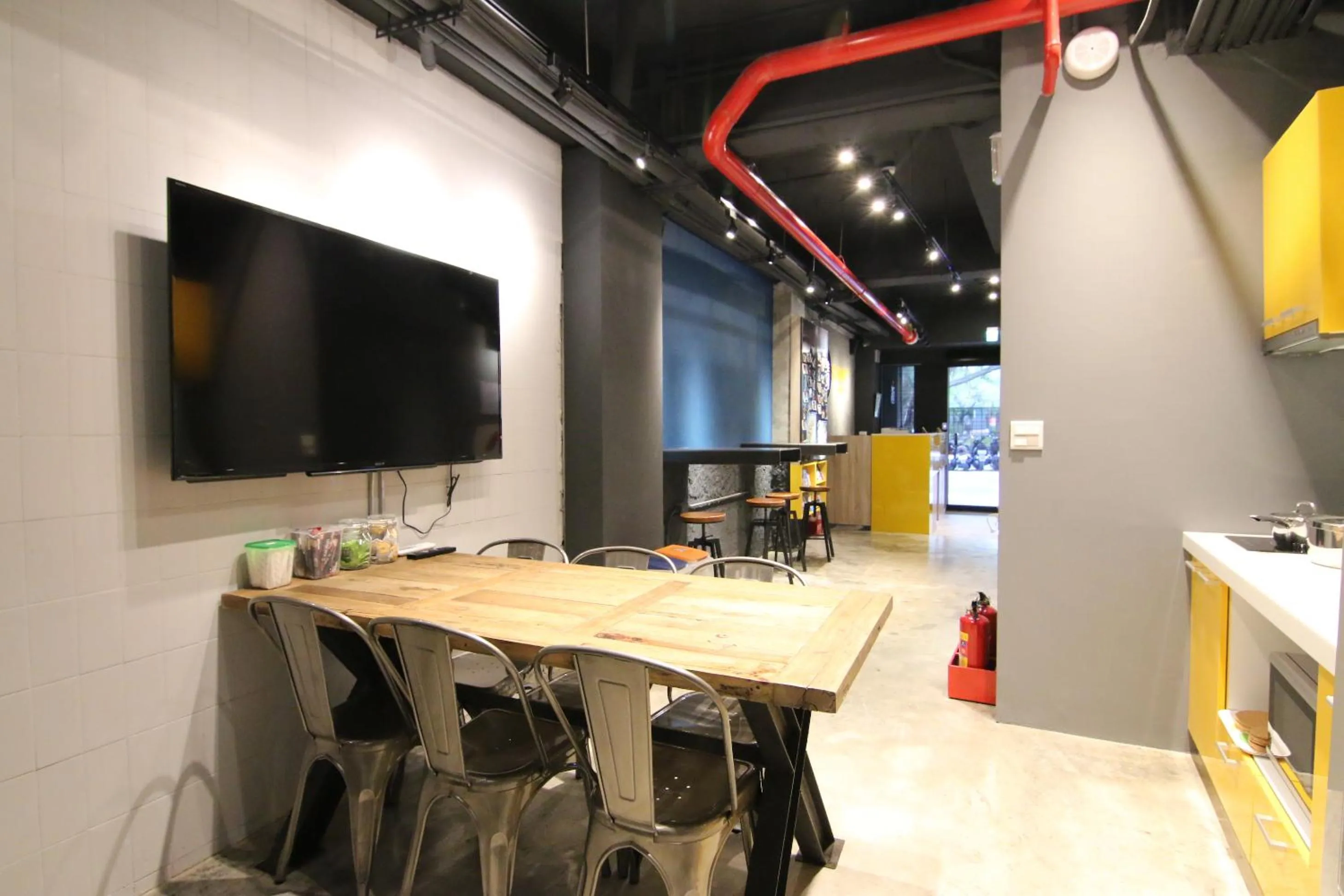 Communal lounge/ TV room in Taipei Sunny Hostel