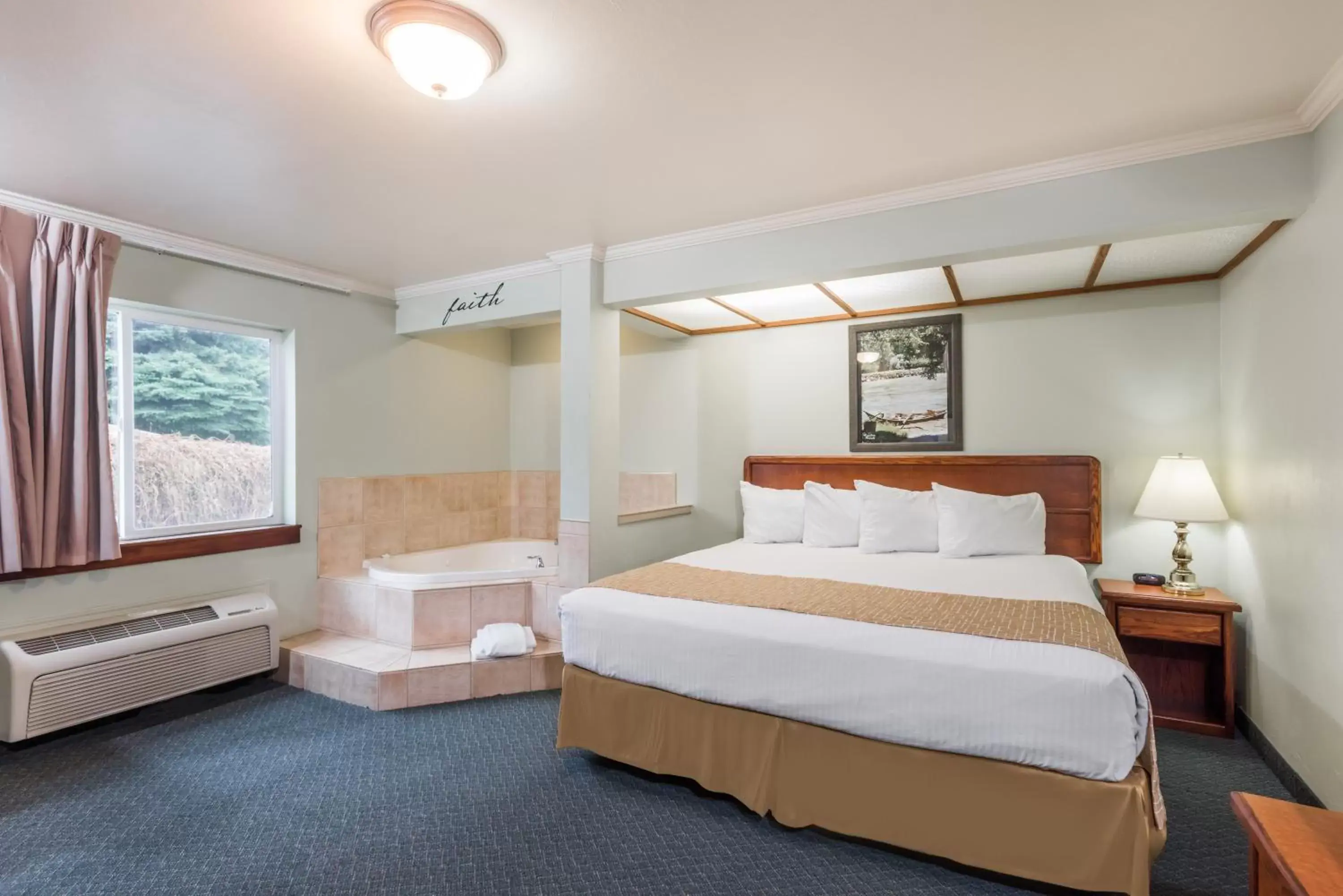Photo of the whole room, Bed in Travelodge by Wyndham Livingston