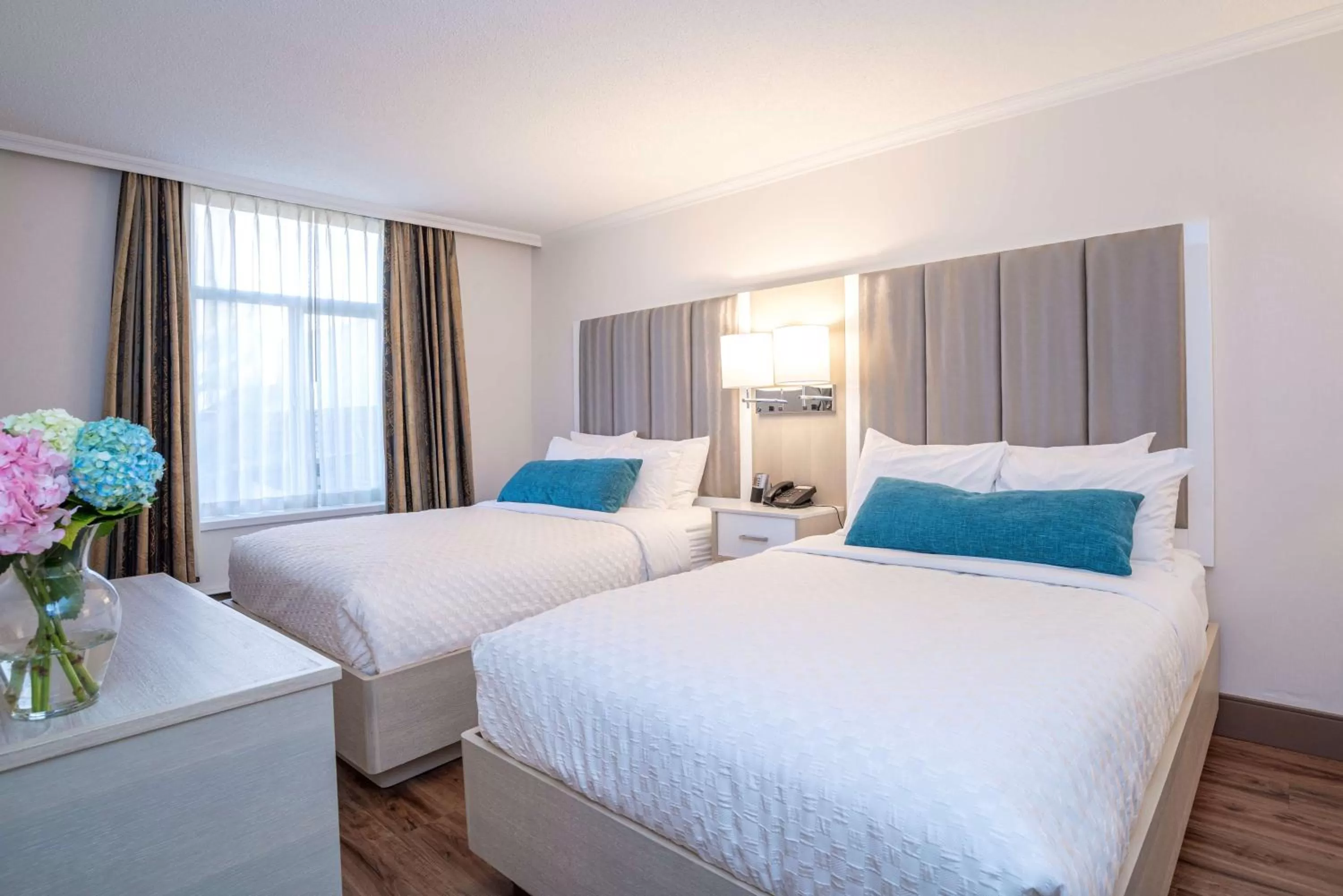 Photo of the whole room, Bed in Best Western Dorchester Hotel