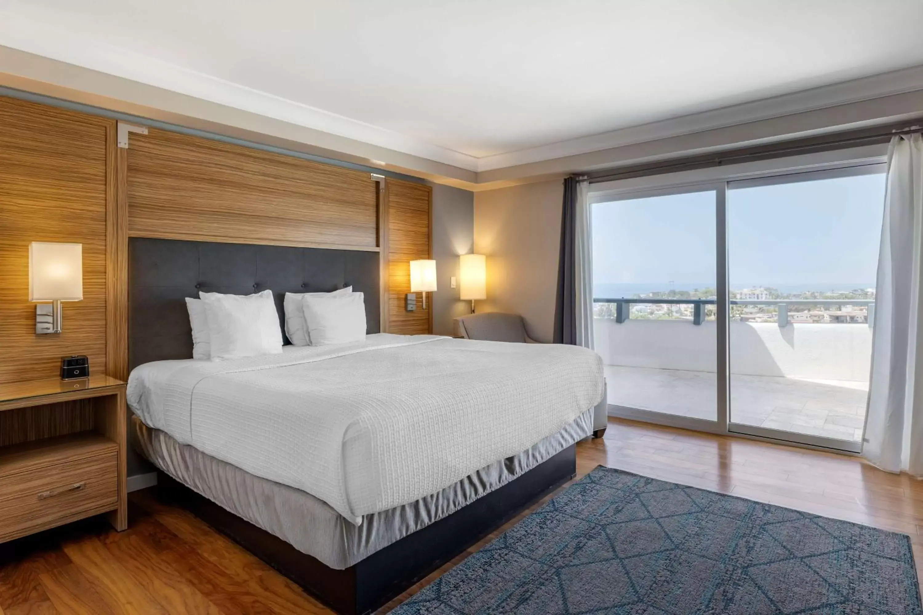 Bedroom, Bed in The Encinitan Hotel & Suites