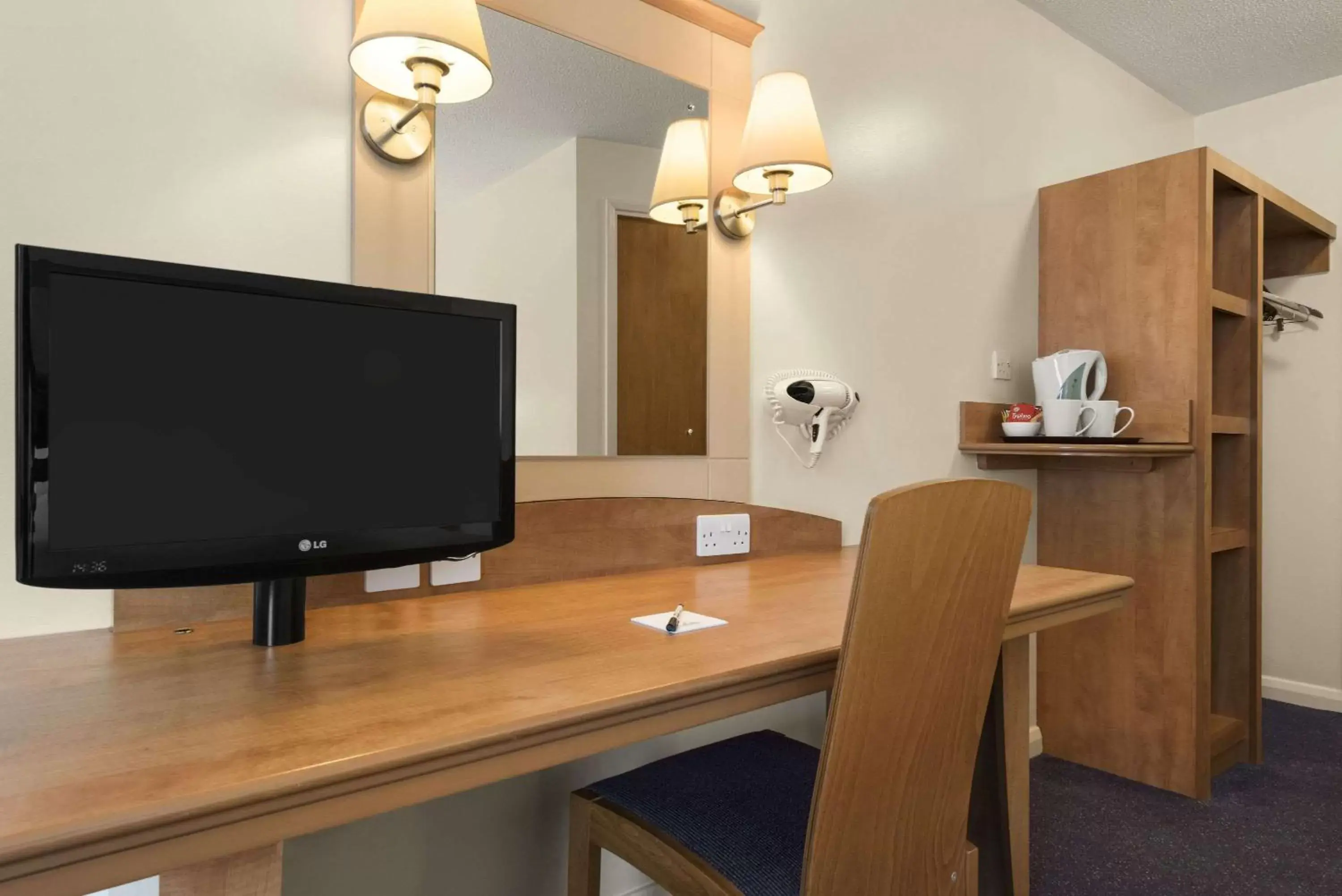 Photo of the whole room, TV/Entertainment Center in Days Inn Cannock - Norton Canes