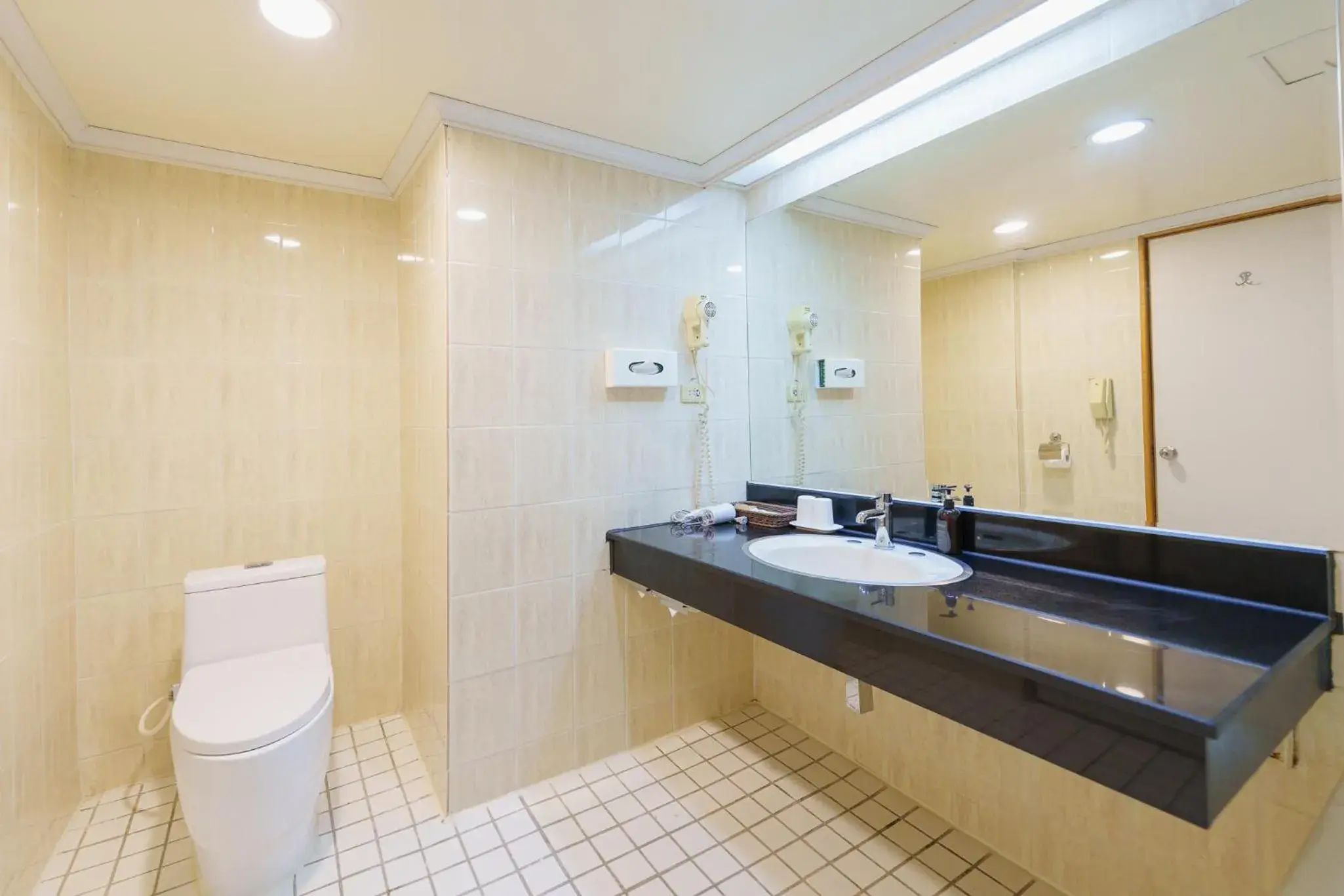 Bathroom in Oriental Hotel