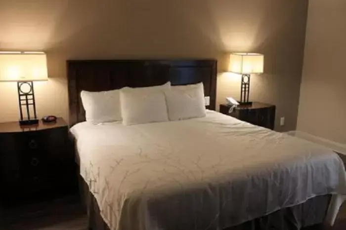 Bed in Norwalk Inn & Conference Center