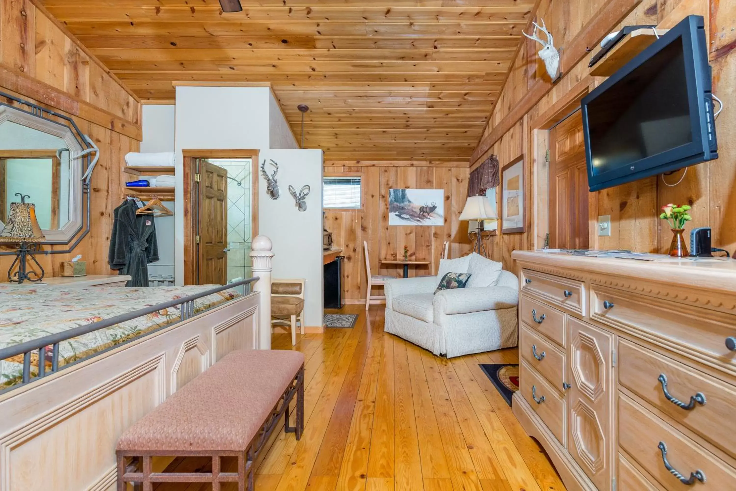 Deluxe King Suite in Trapper's Rendezvous Deluxe King Suite in Trapper's Rendezvous