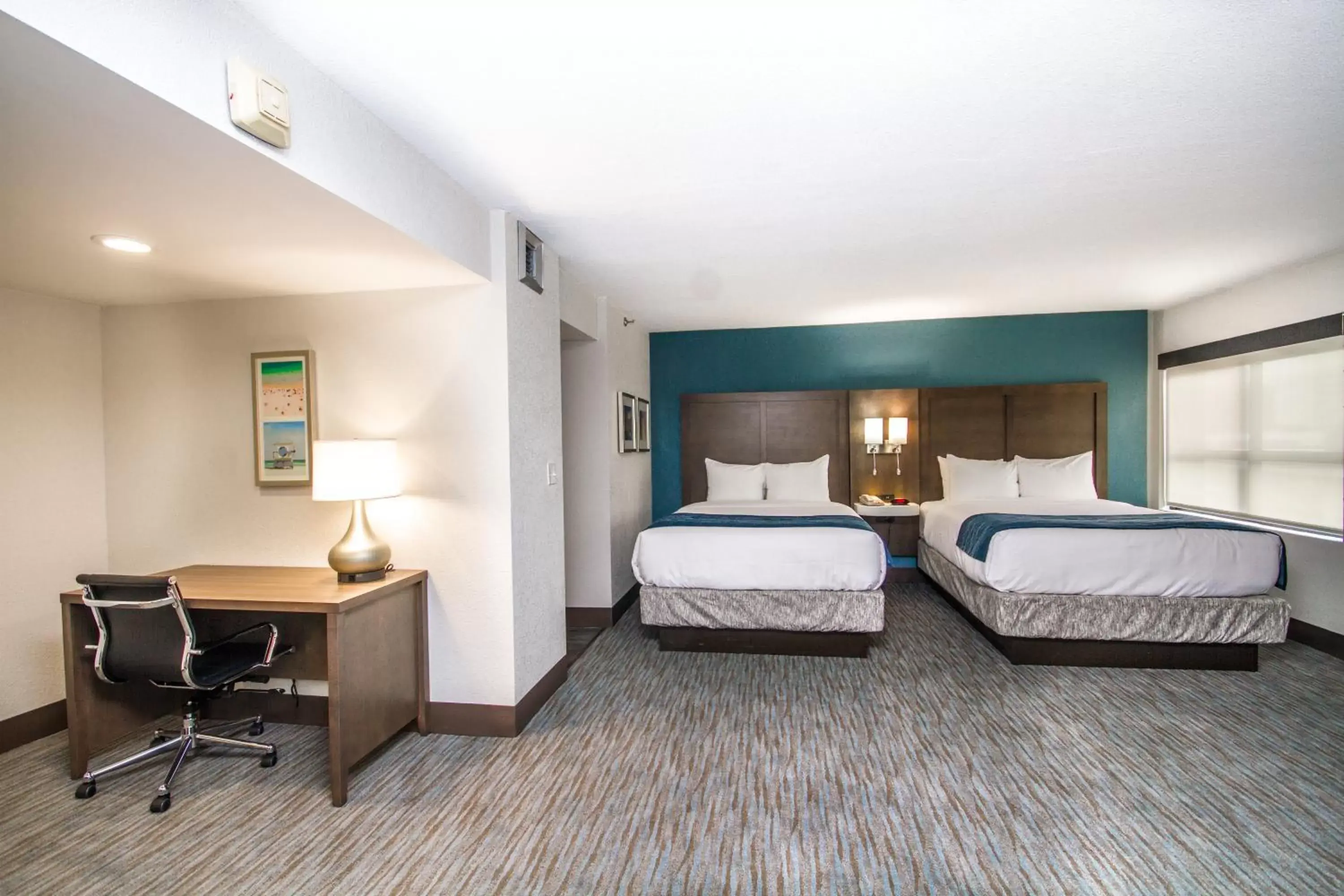 Photo of the whole room, Bed in Comfort Inn & Suites Downtown Brickell-Port of Miami