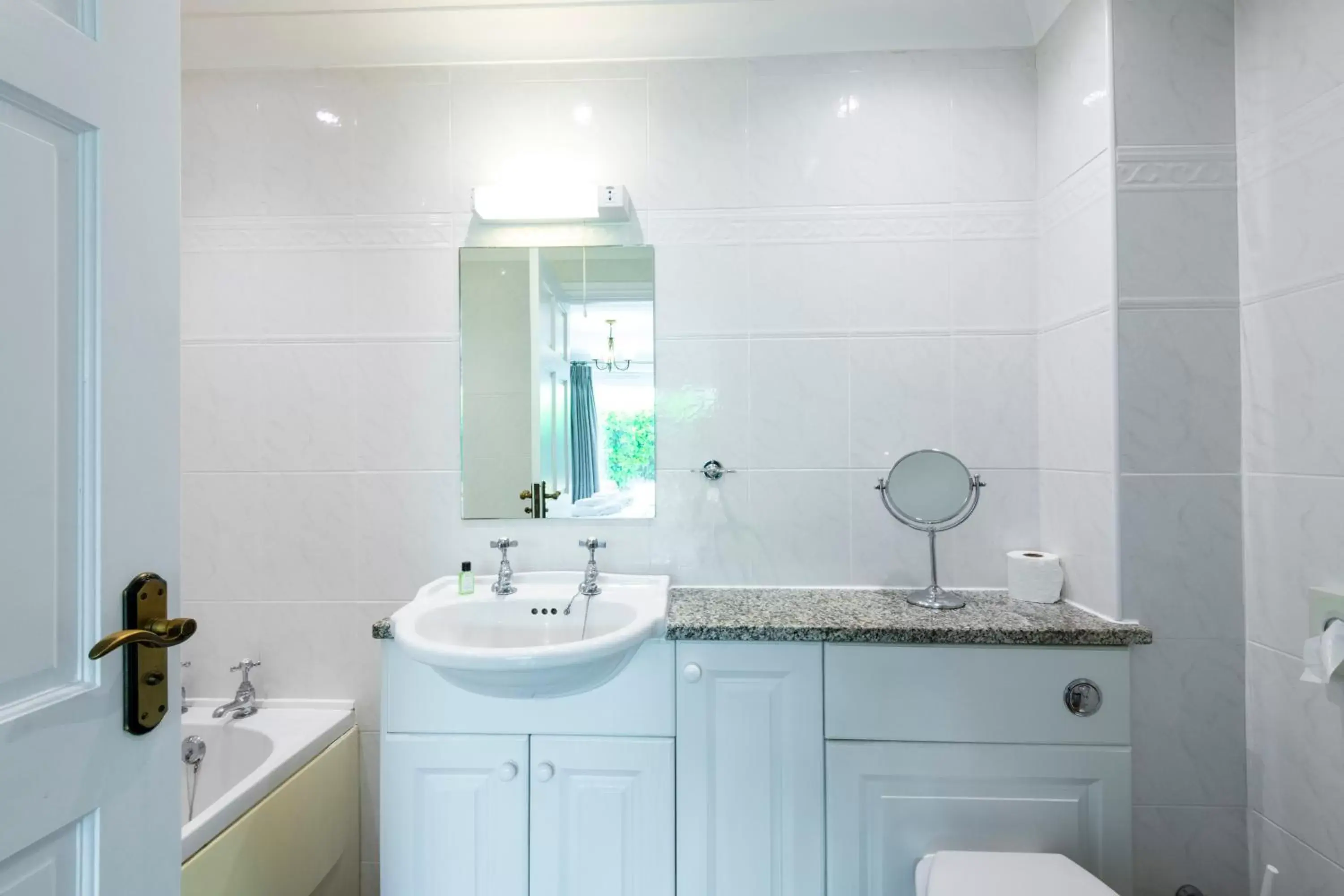 Bathroom in Porth Veor Manor Villas & Apartments