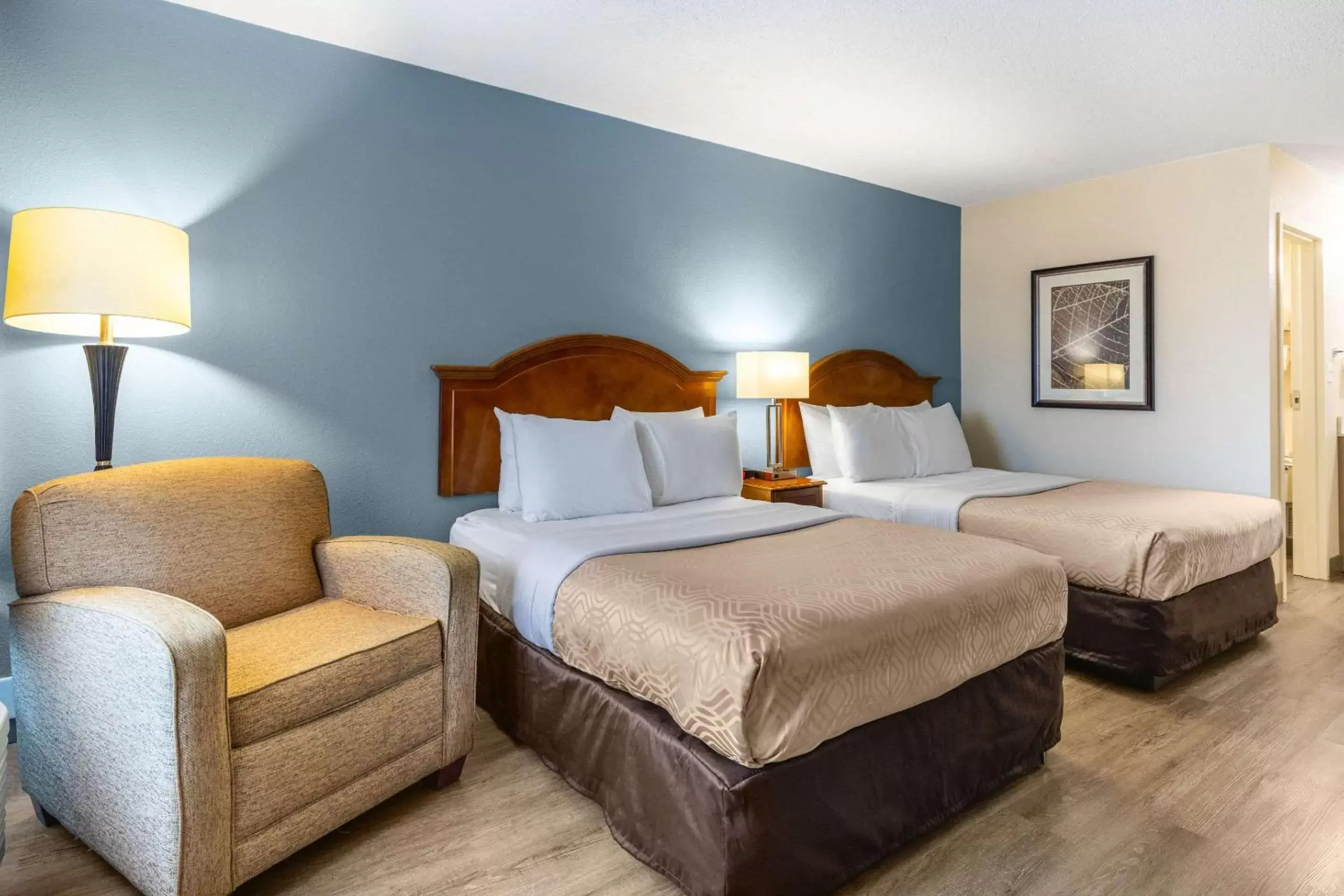 Photo of the whole room, Bed in Econo Lodge Middlesboro Photo of the whole room, Bed in Econo Lodge Middlesboro