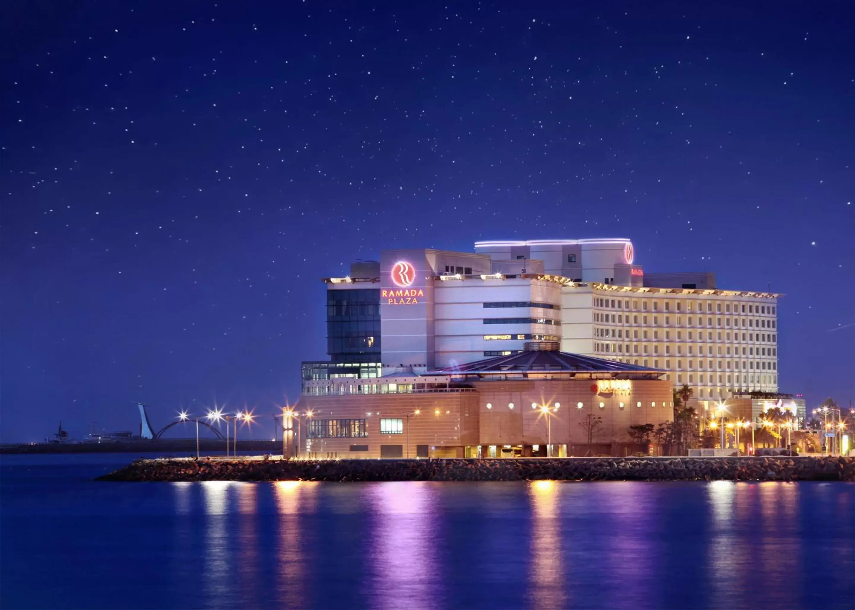 Property building in Ramada Plaza by Wyndham Jeju Ocean Front Property building in Ramada Plaza by Wyndham Jeju Ocean Front