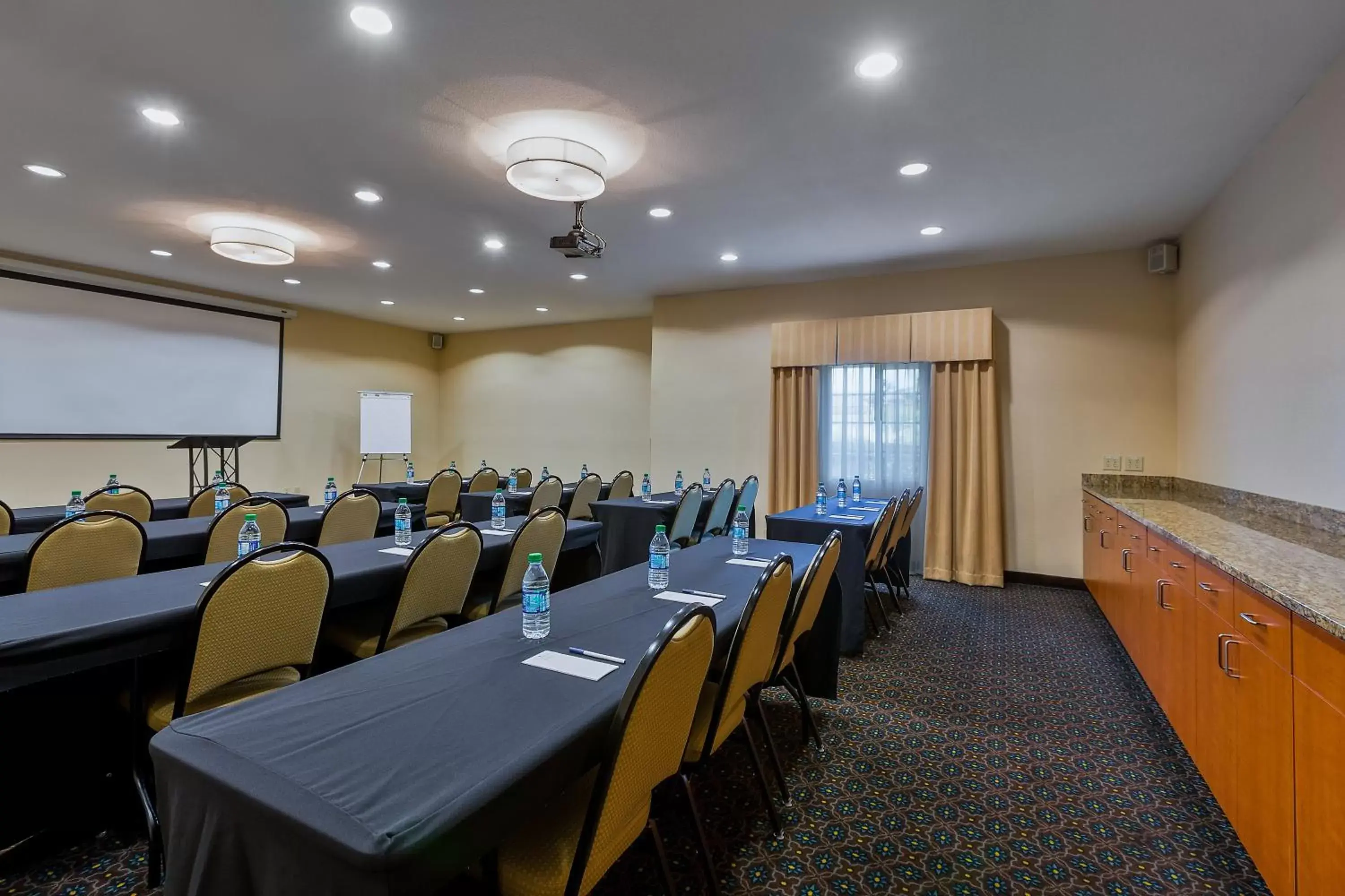 Meeting/conference room in Candlewood Suites Decatur Medical Center, an IHG Hotel