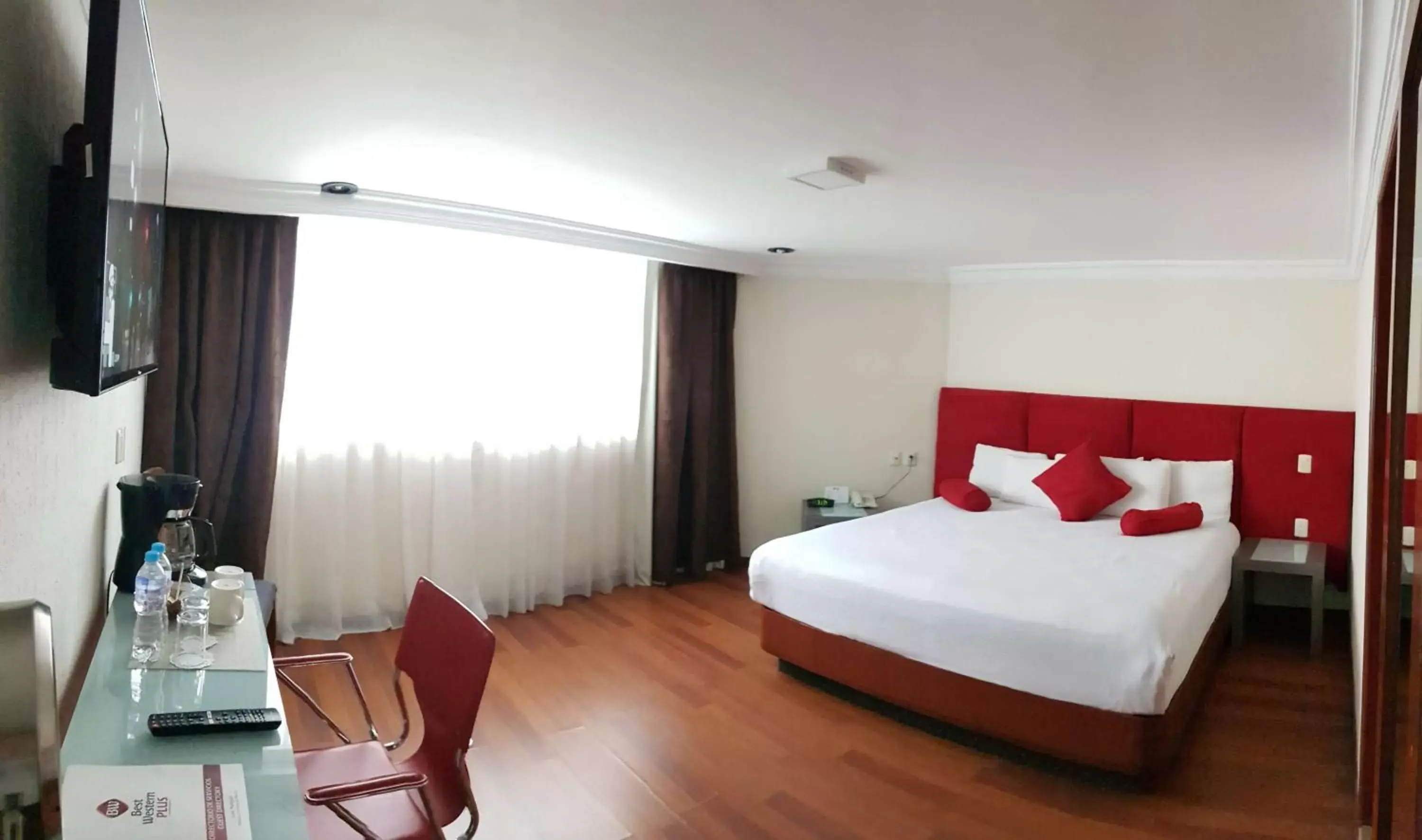 Photo of the whole room, Bed in Best Western Plus Gran Marques Photo of the whole room, Bed in Best Western Plus Gran Marques