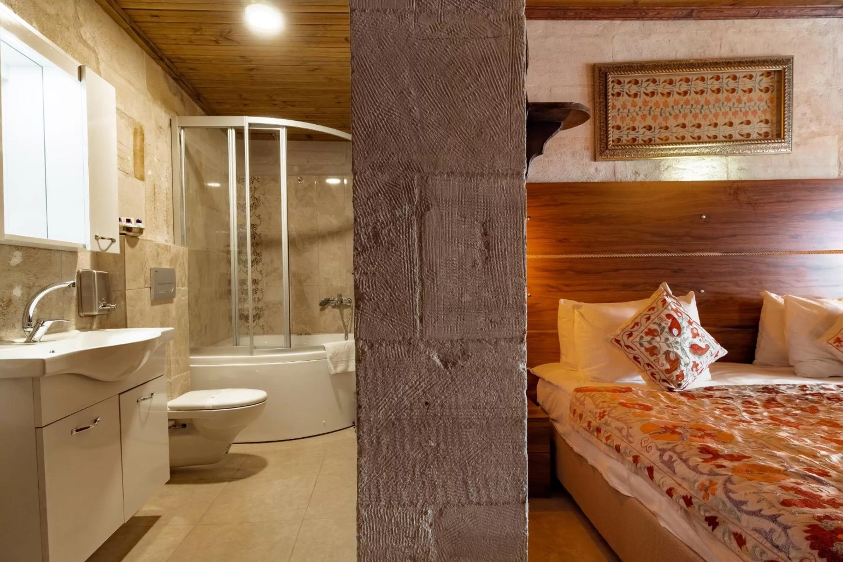 Shower, Bed in Amber Cave Suites
