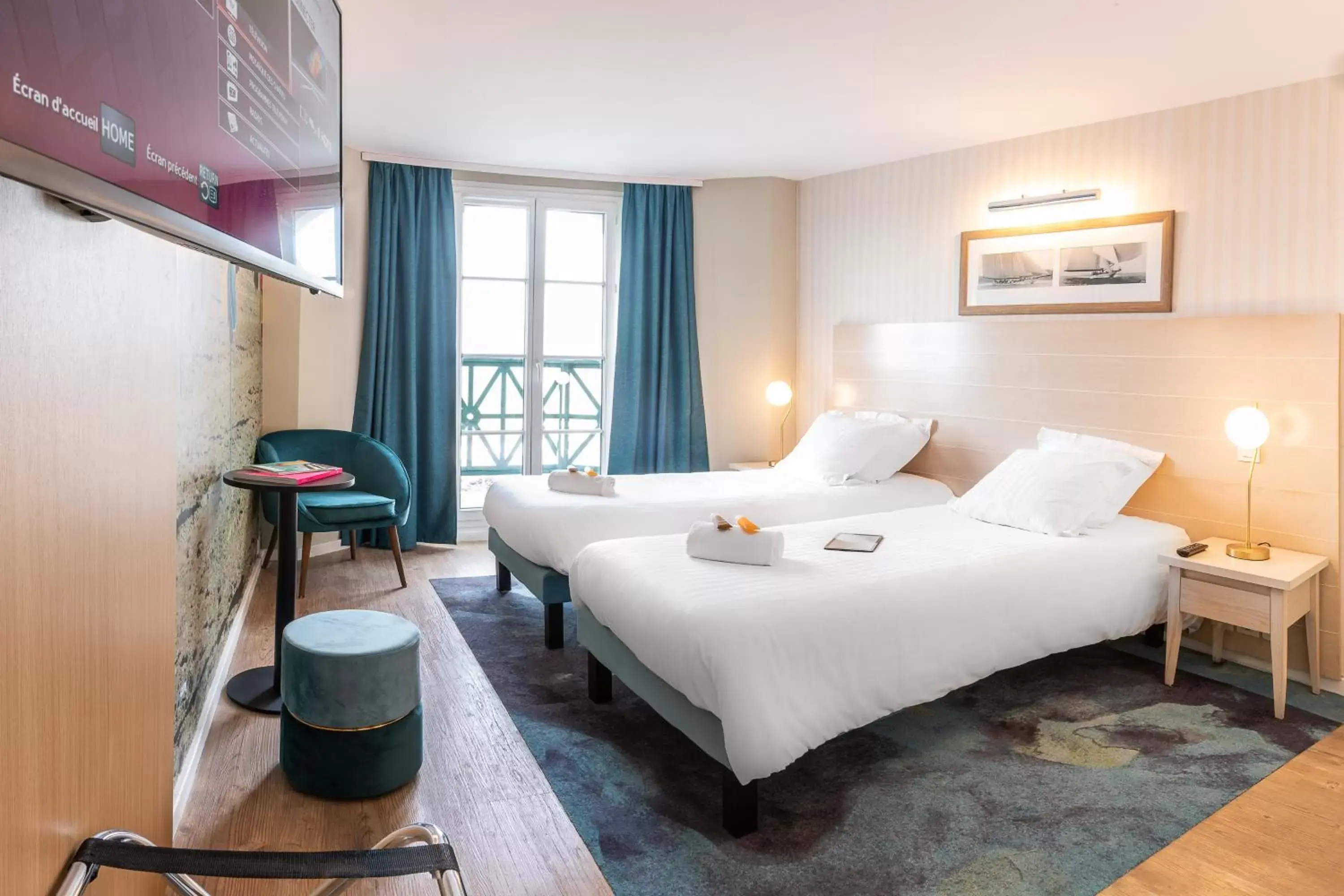 Bedroom, Bed in SOWELL HOTELS Le Beach Bedroom, Bed in SOWELL HOTELS Le Beach