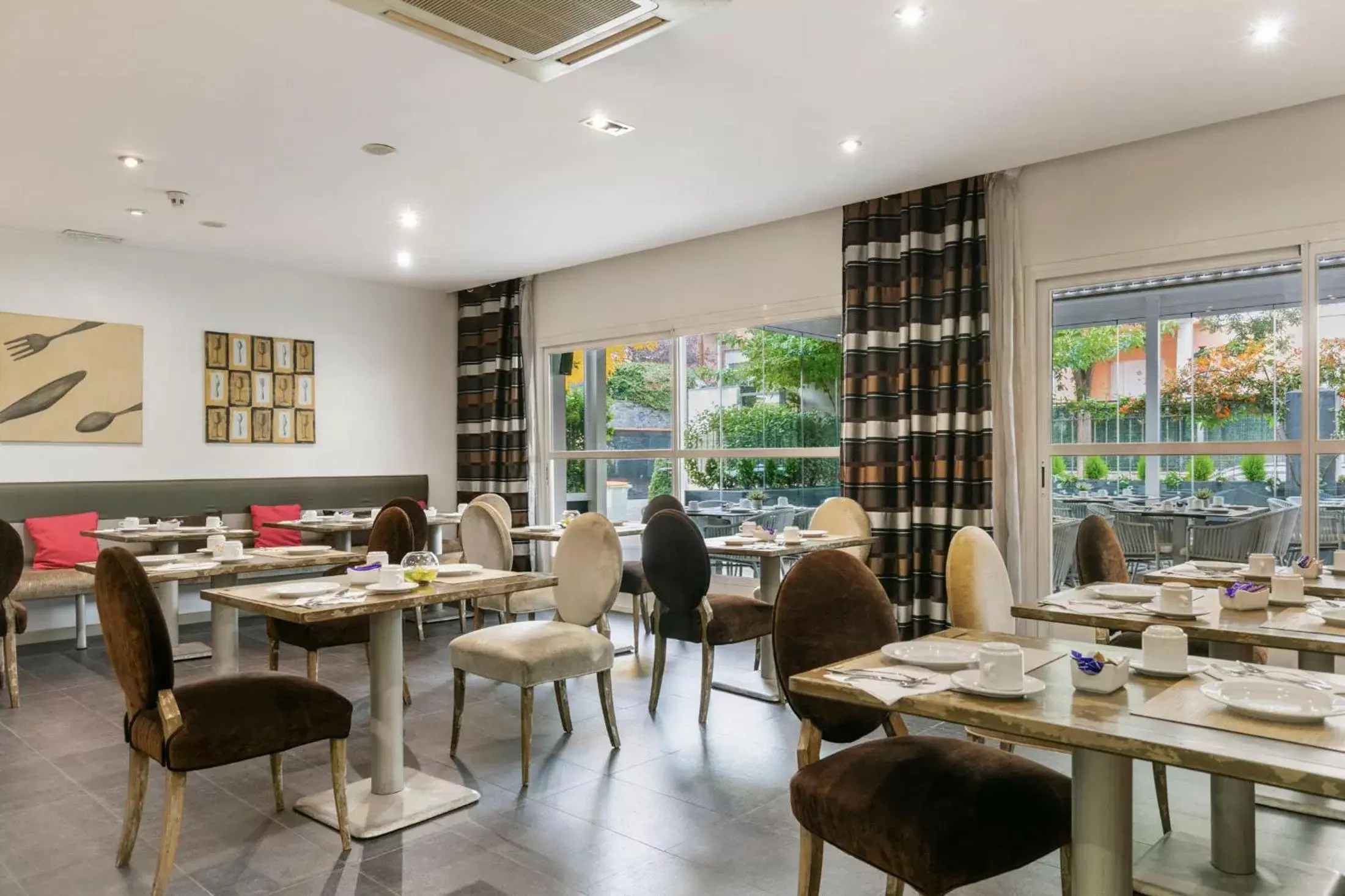 Restaurant/places to eat in Globales Acis y Galatea Restaurant/places to eat in Globales Acis y Galatea