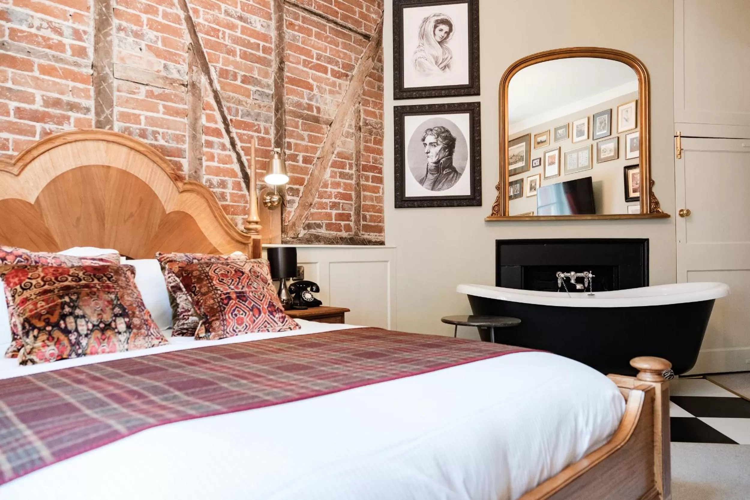 Bedroom, Bed in Wykeham Arms