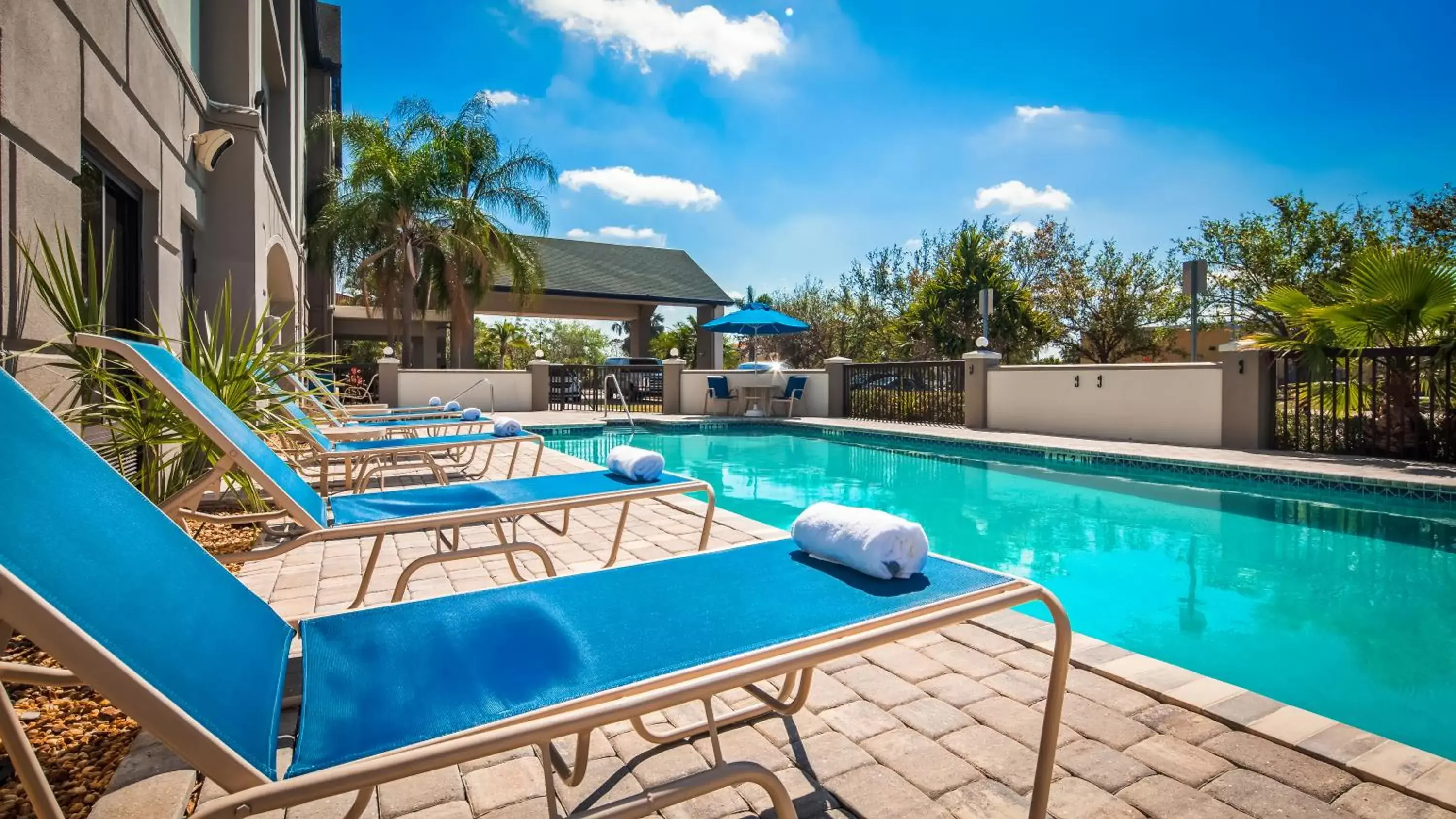 Swimming Pool in Best Western Airport Inn Fort Myers