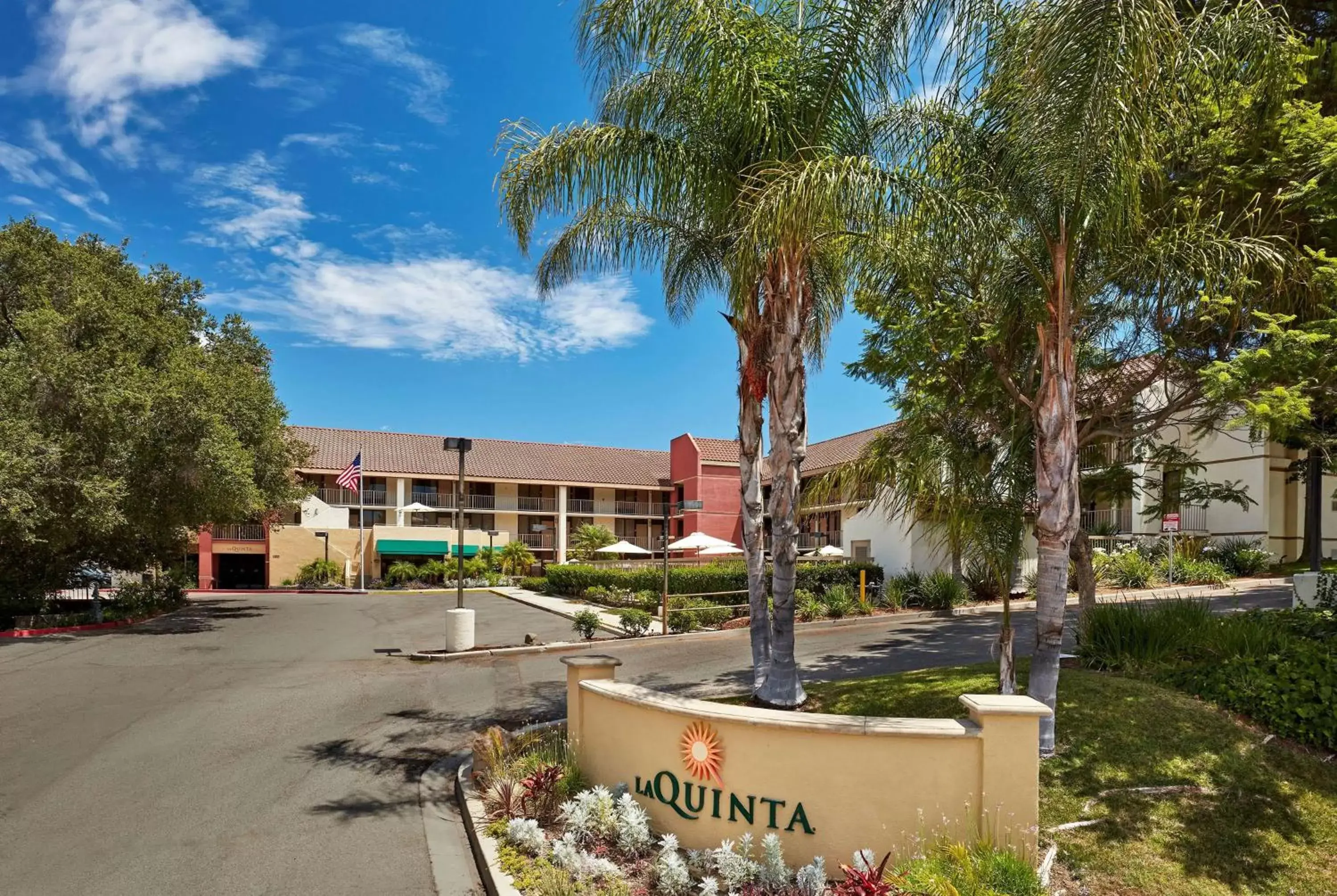 Property Building in La Quinta by Wyndham Thousand Oaks-Newbury Park