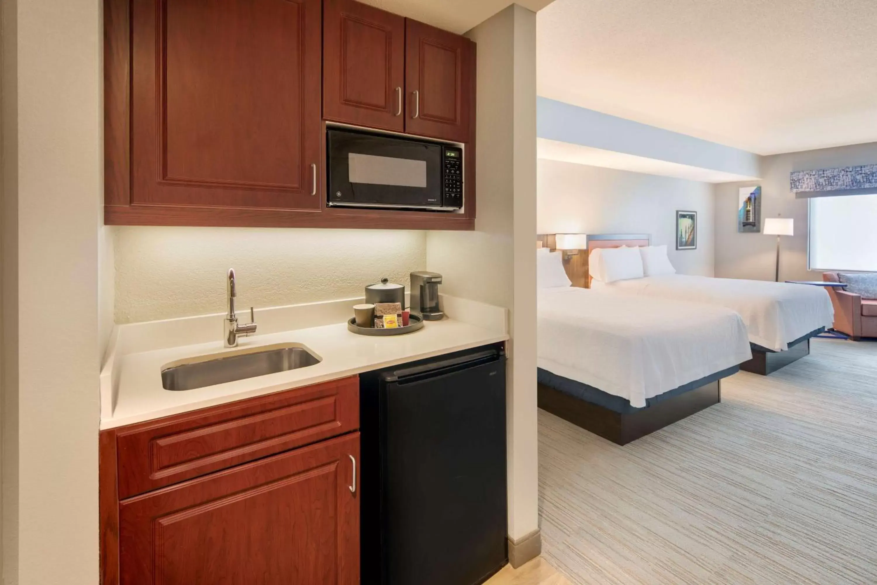 Bed in Hampton Inn & Suites St. Augustine-Vilano Beach