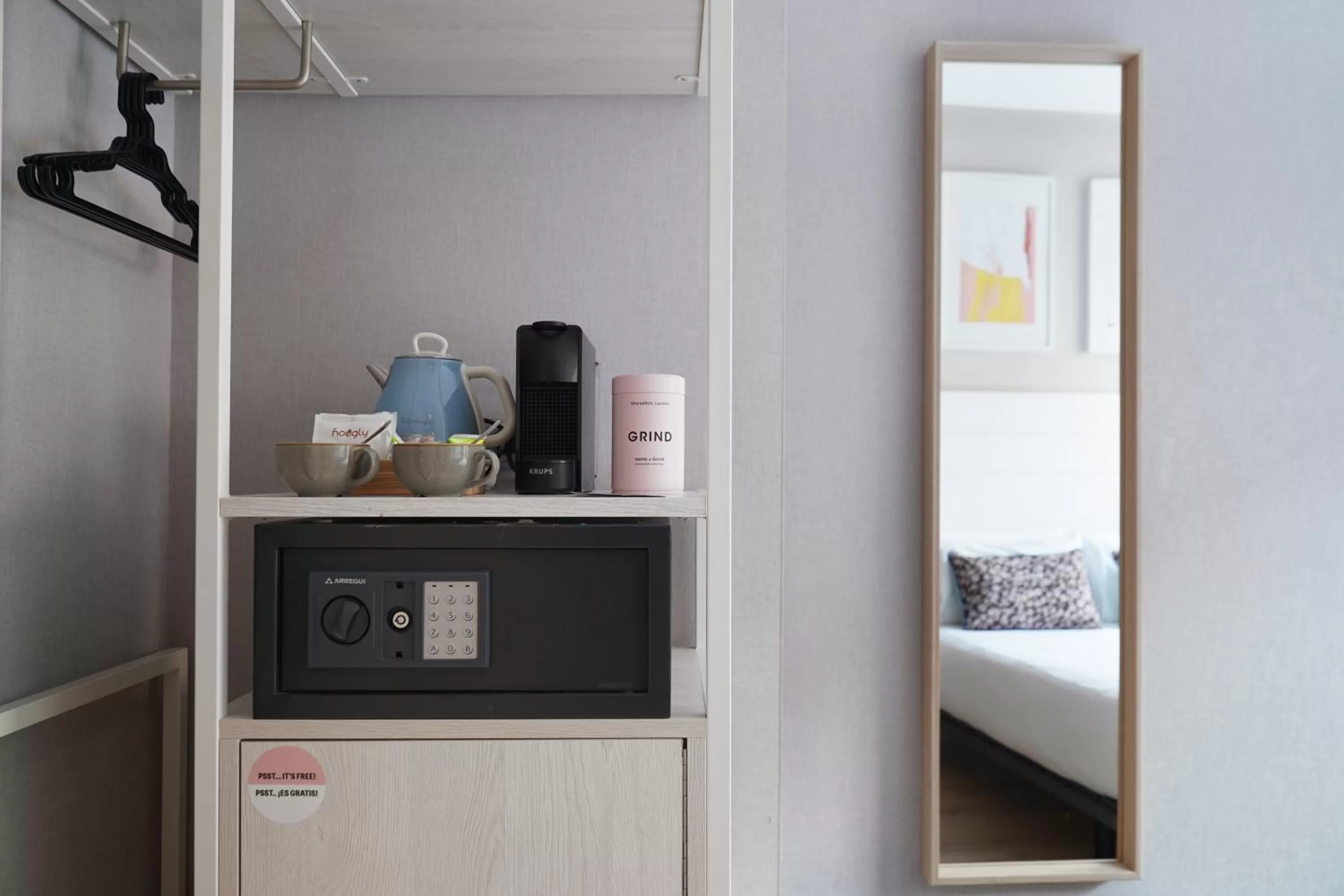 Coffee/tea facilities, Bed in Numa Barcelona Brio