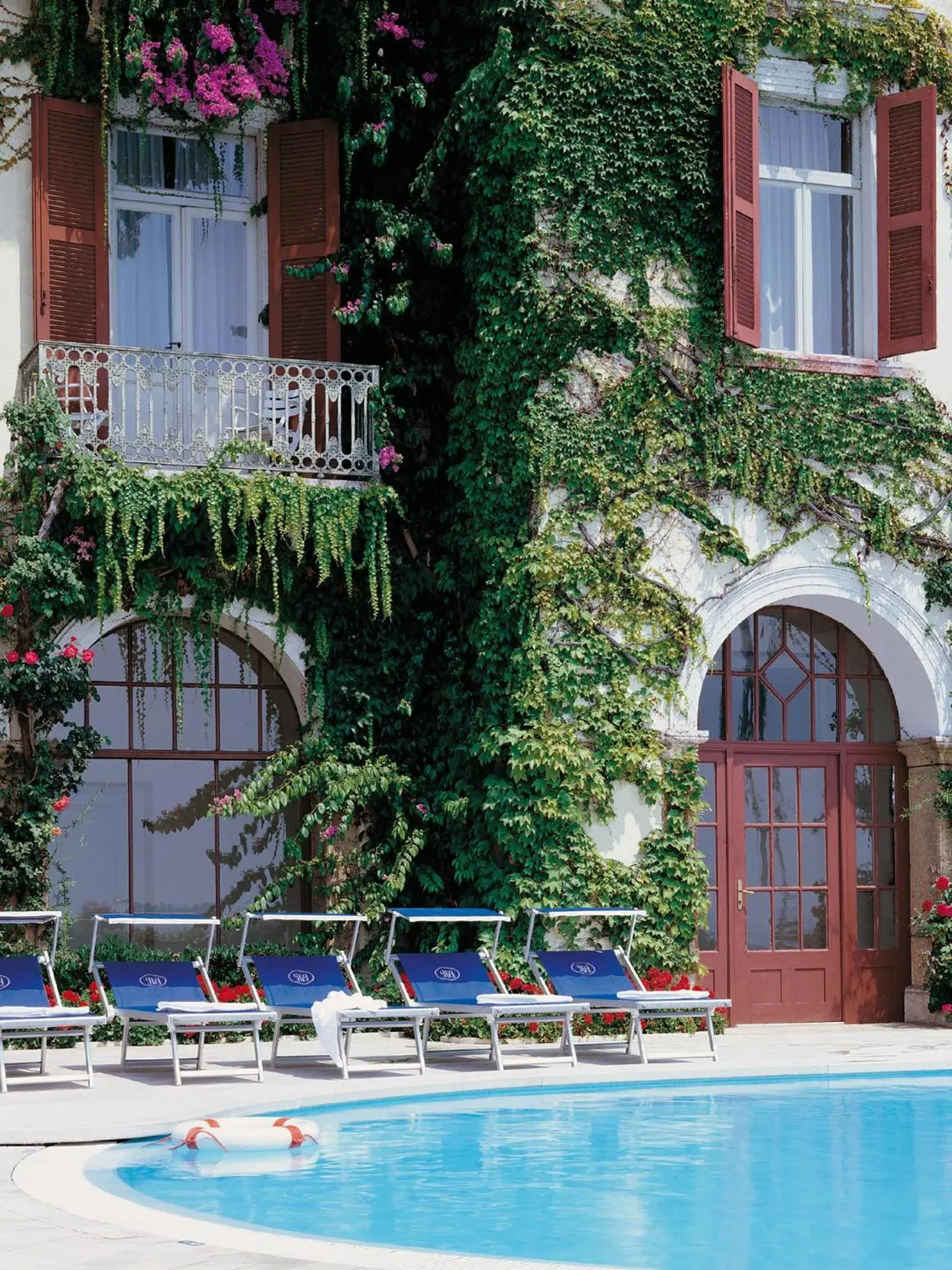 Facade/entrance, Swimming Pool in Grand Hotel Gardone