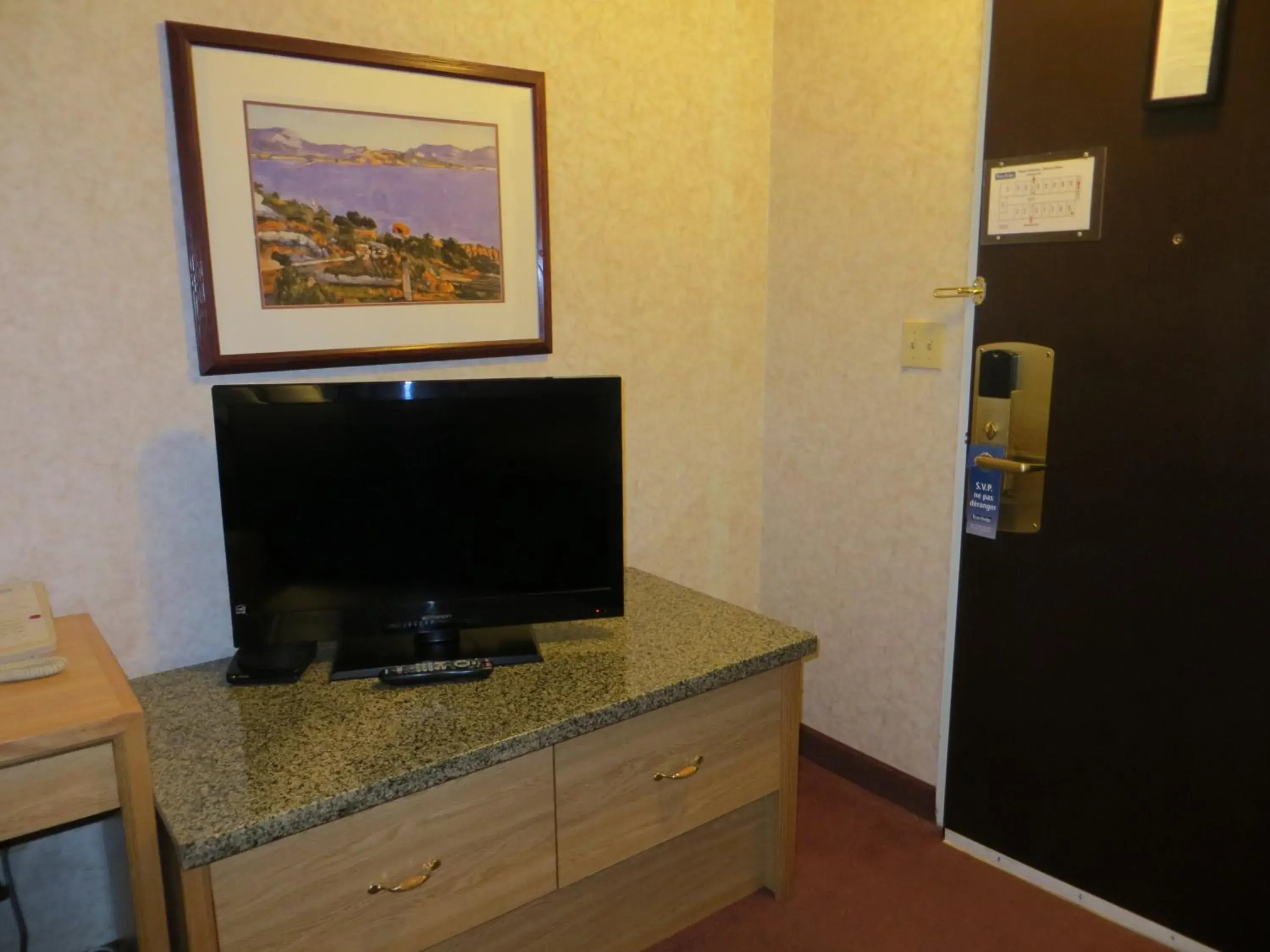 TV and multimedia, TV/Entertainment Center in Travelodge by Wyndham Hope