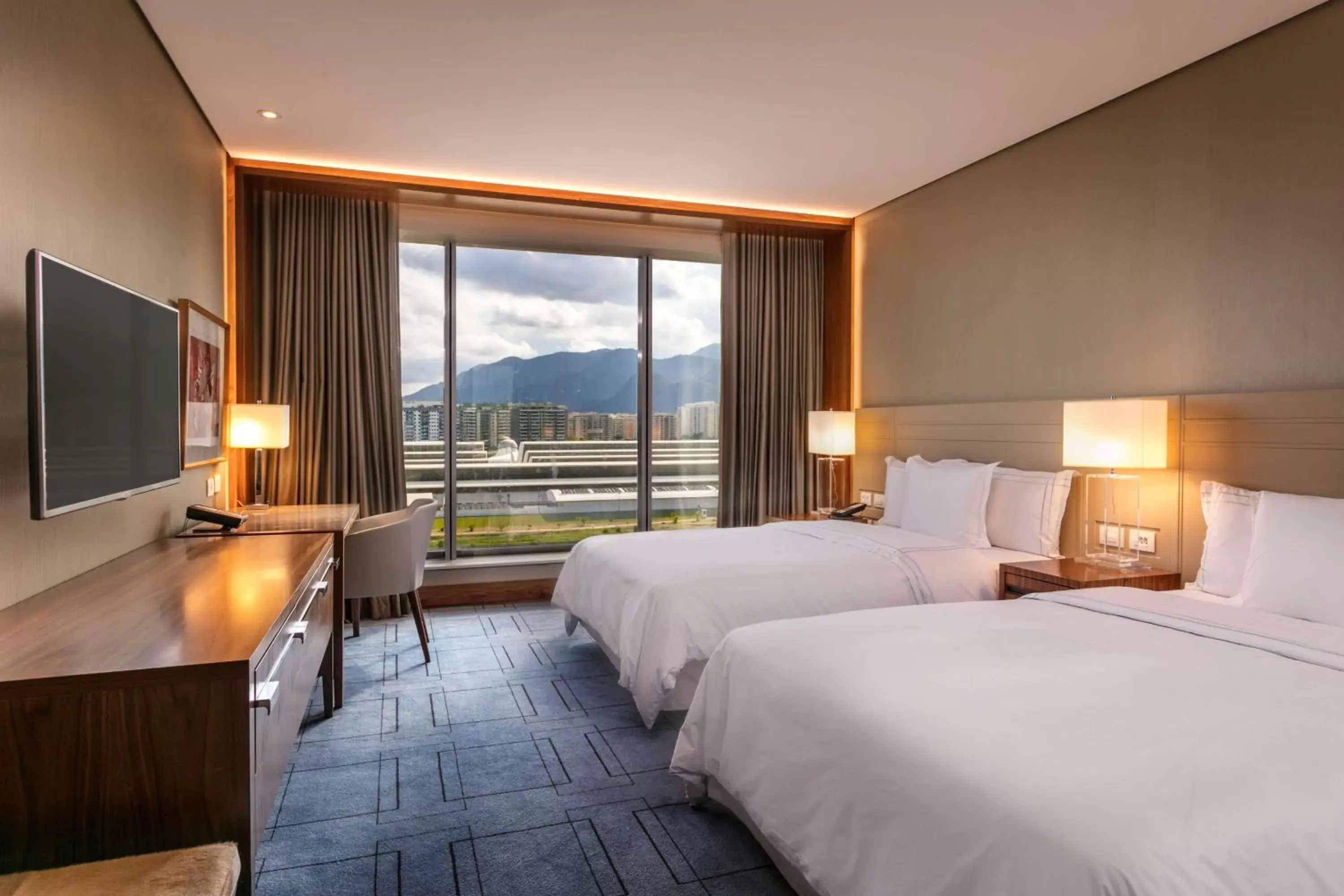 Bed, Mountain View in Hilton Barra Rio de Janeiro