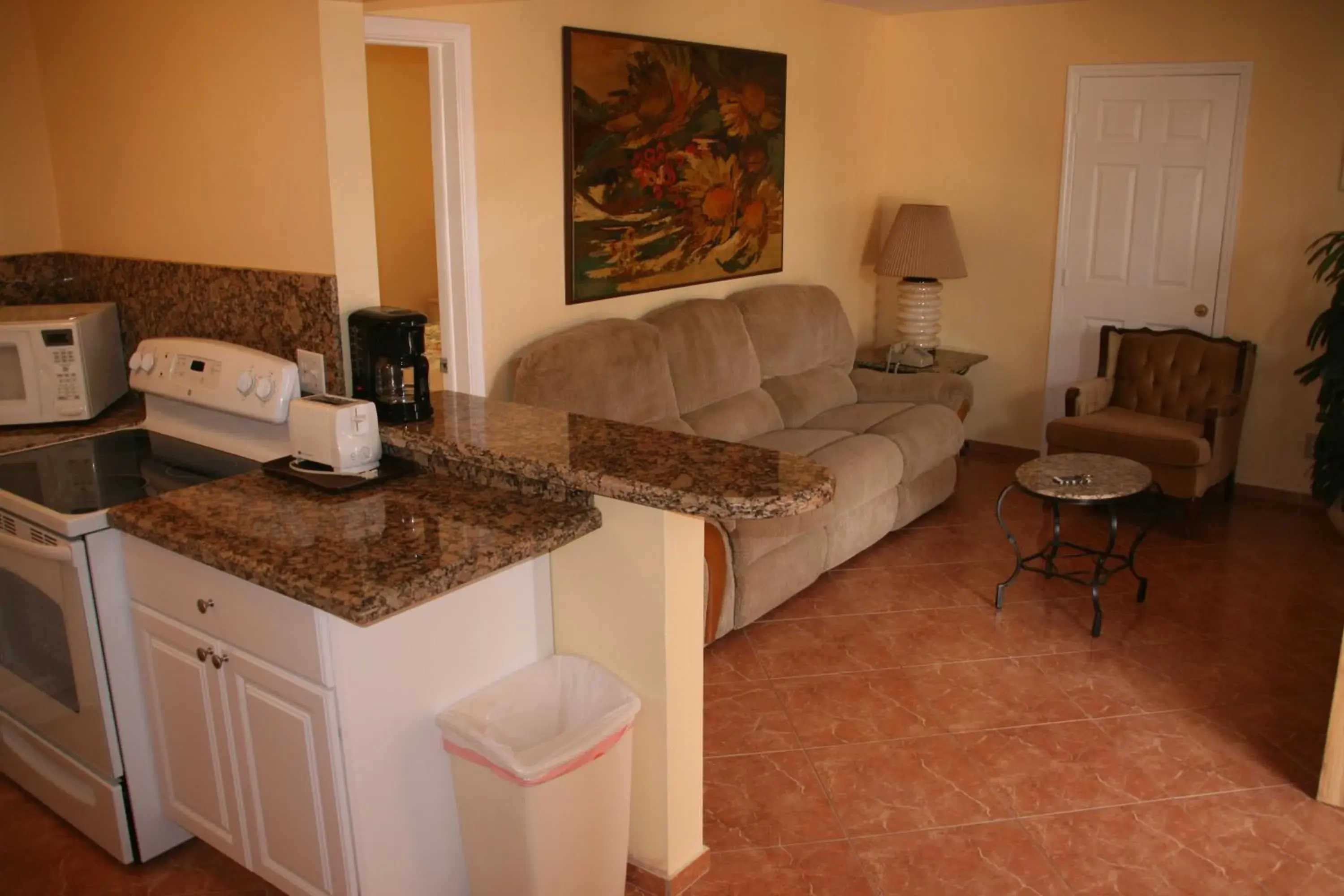 Seating area in Lago Mar Motel and Apartments