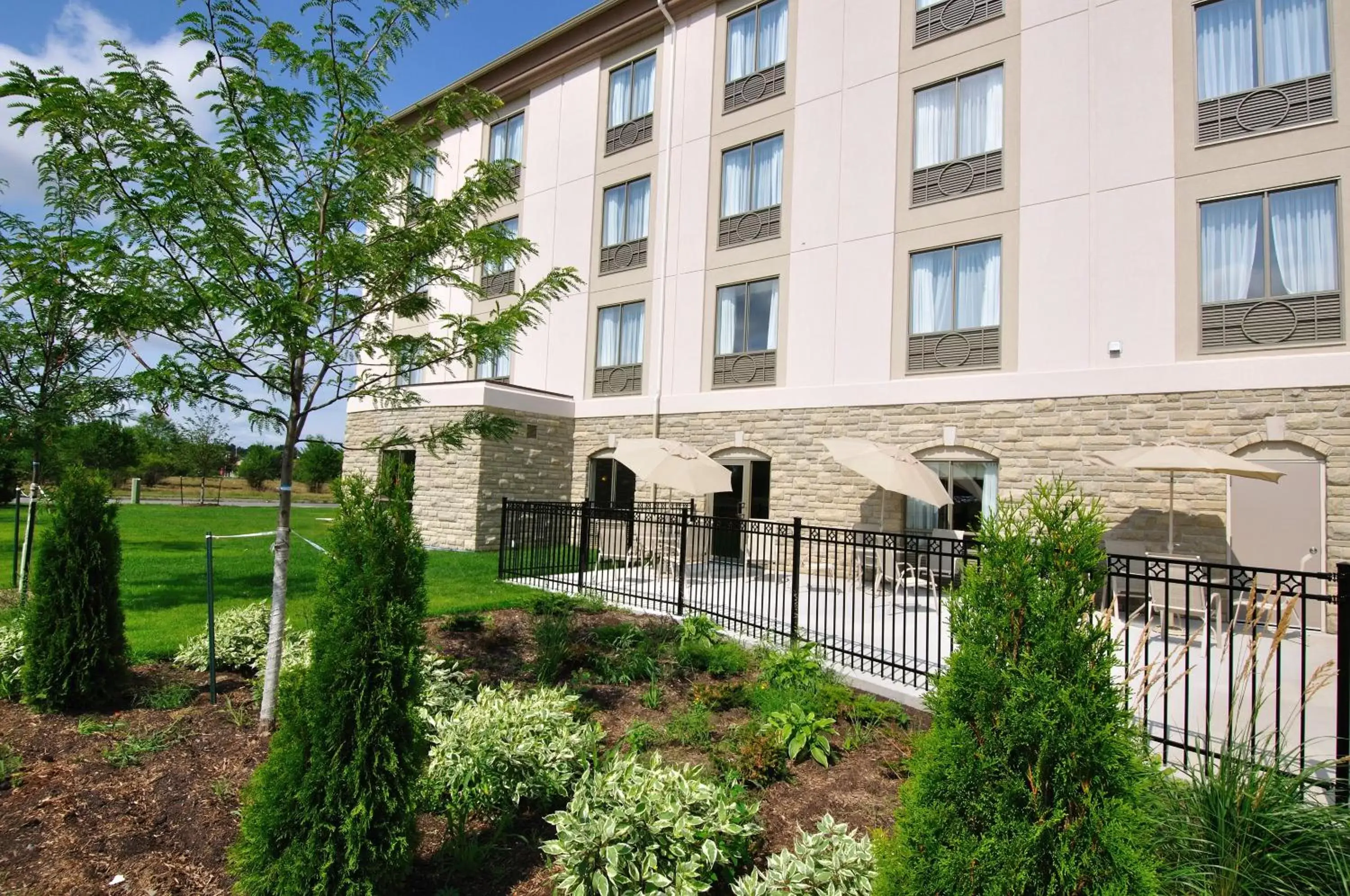 Property Building in Holiday Inn Express Hotel & Suites Ottawa Airport, an IHG Hotel
