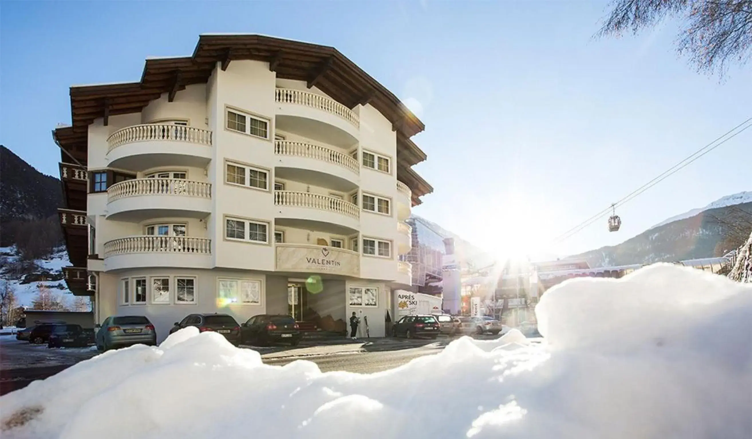 Facade/entrance, Winter in Hotel Valentin