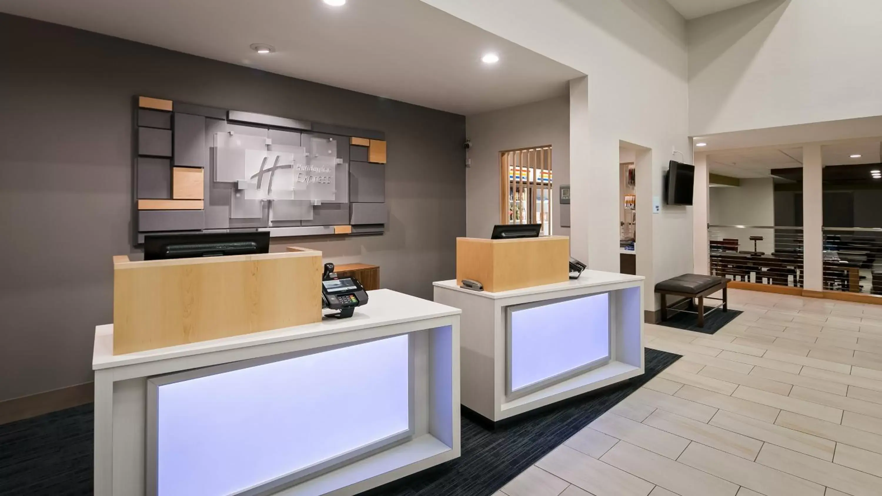Lobby or reception, Lobby/Reception in Holiday Inn Express Hotel & Suites Everett, an IHG Hotel