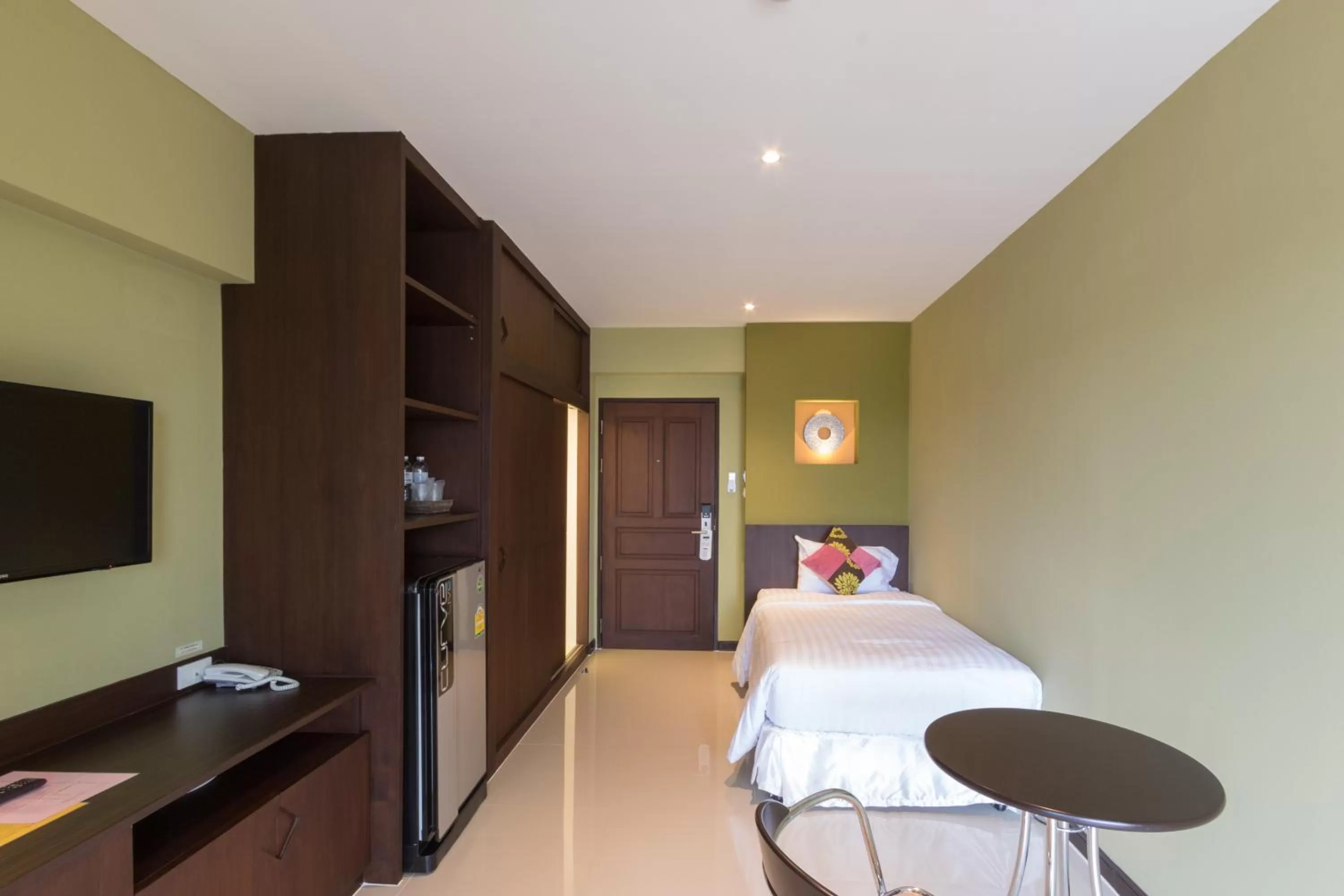 Photo of the whole room, Bed in Chateau de Sukhumvit