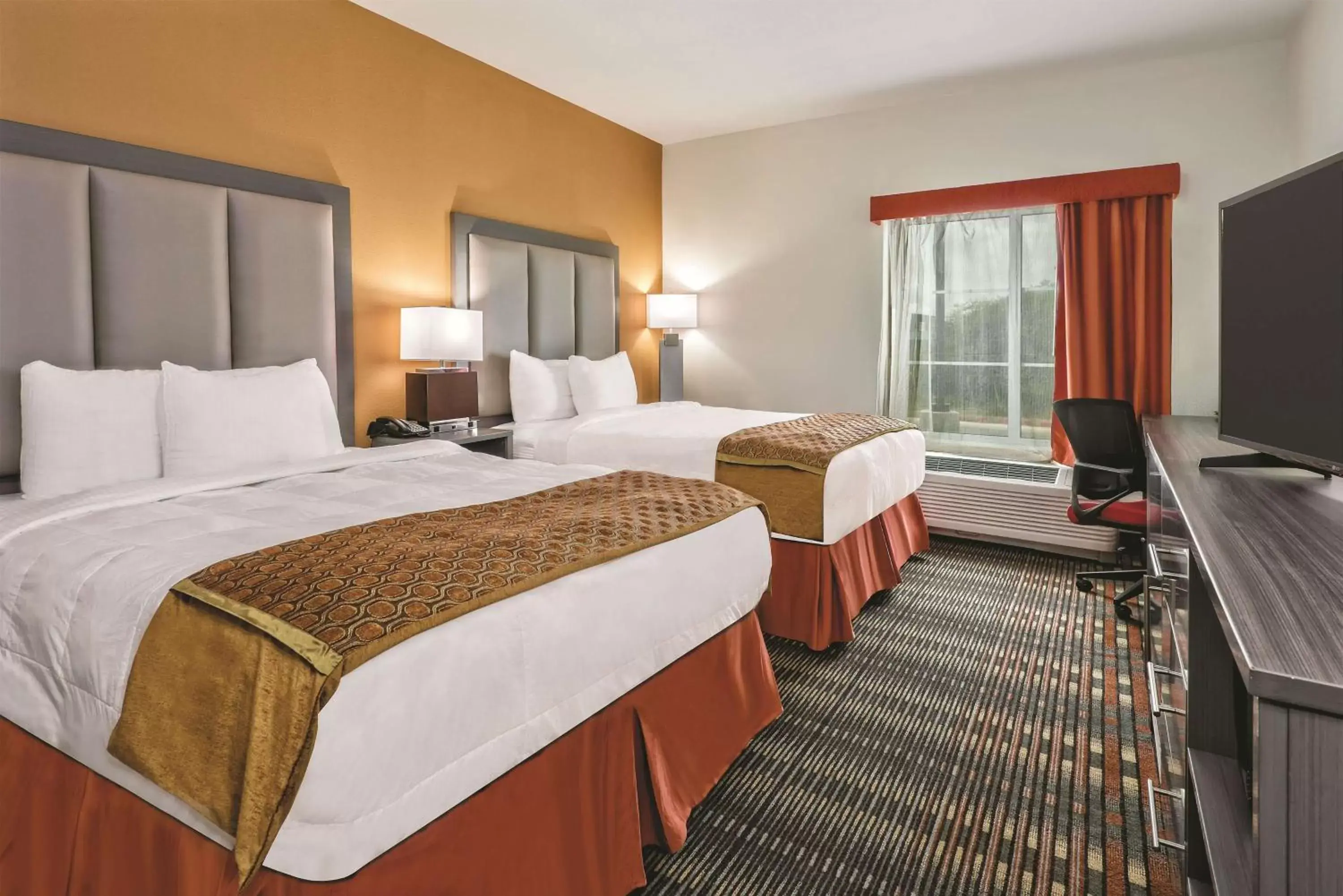 Queen Room with Two Queen Beds and Roll-In Shower - Mobility/Hearing Accessible - Non-Smoking in La Quinta by Wyndham San Antonio by AT&T Center Queen Room with Two Queen Beds and Roll-In Shower - Mobility/Hearing Accessible - Non-Smoking in La Quinta by Wyndham San Antonio by AT&T Center
