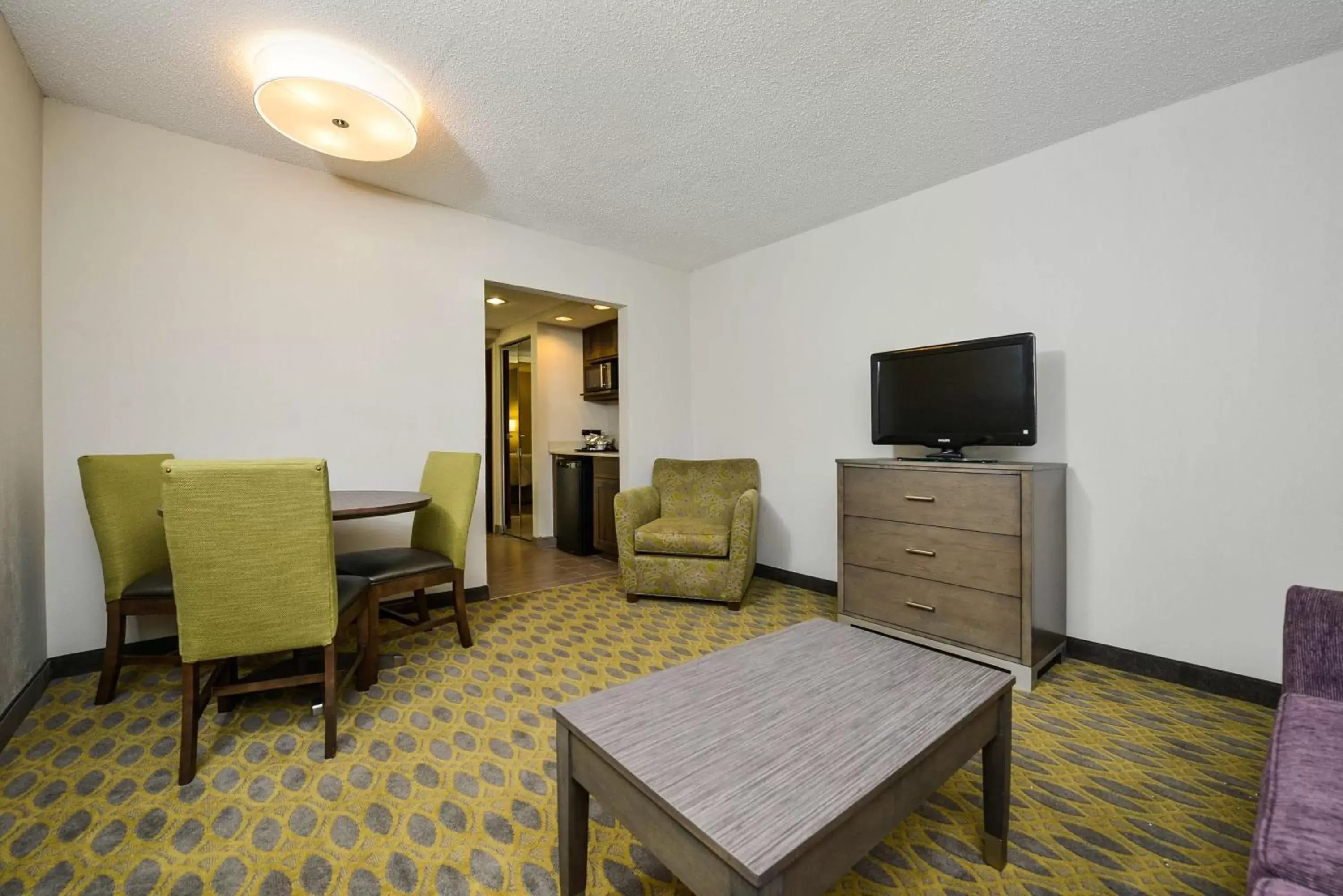 Bed, TV/Entertainment Center in Hampton Inn Northwood