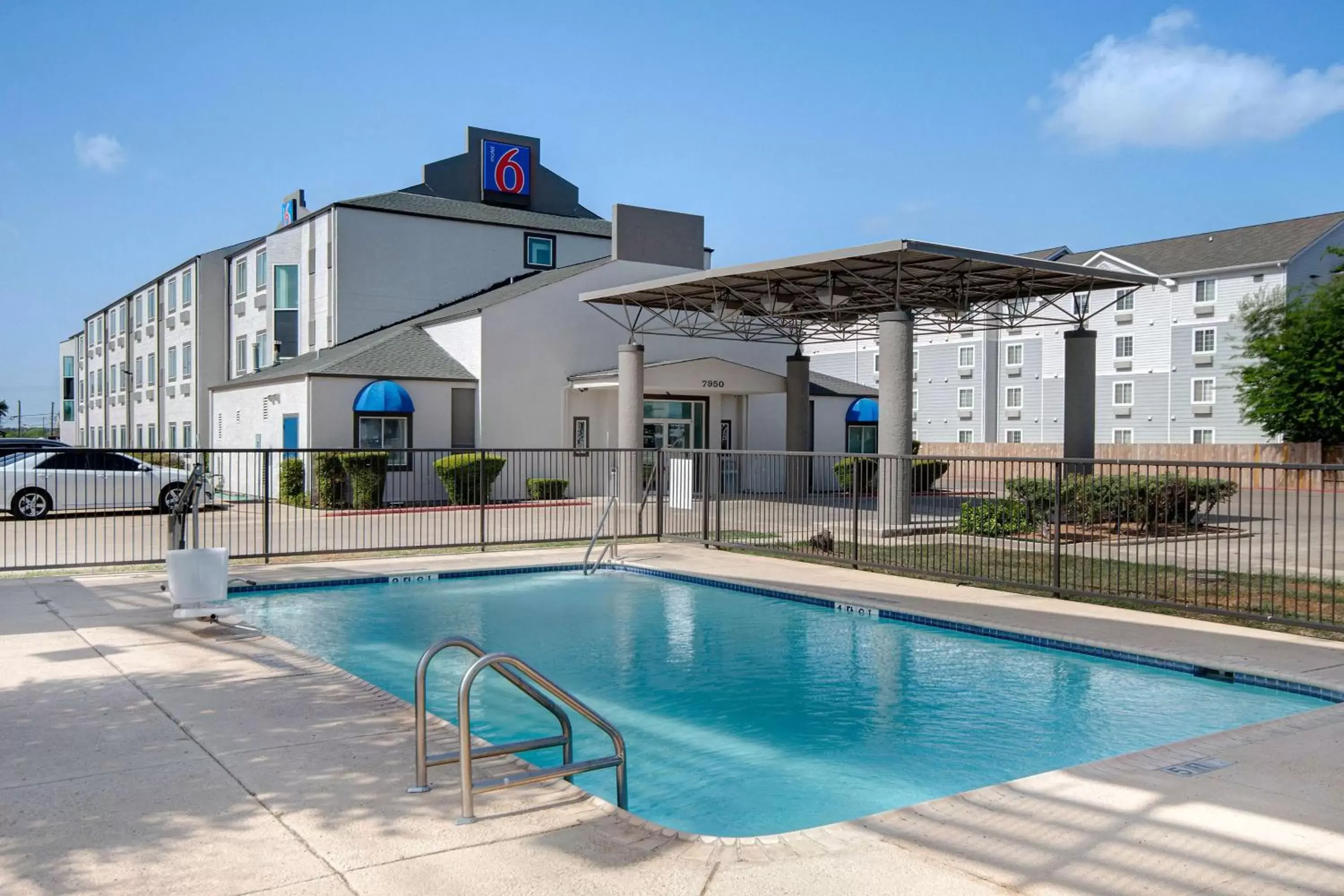 Pool view, Property Building in Motel 6-San Antonio, TX - South